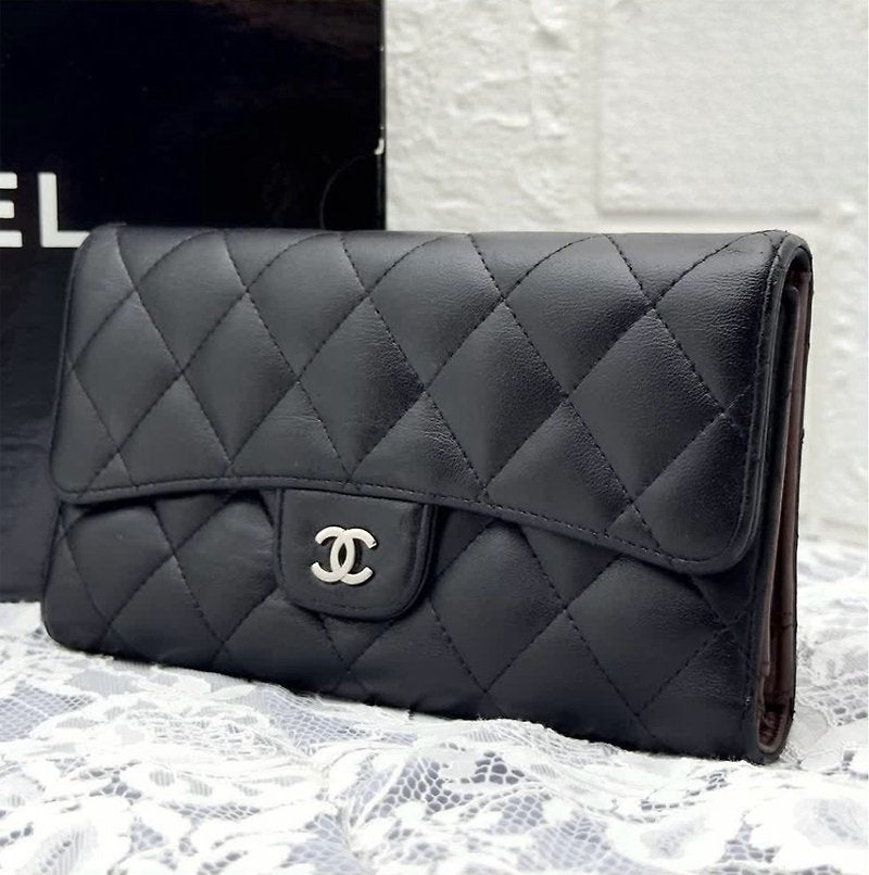 CHANEL 黑色經典銀標羊皮皮革長夾/錢包