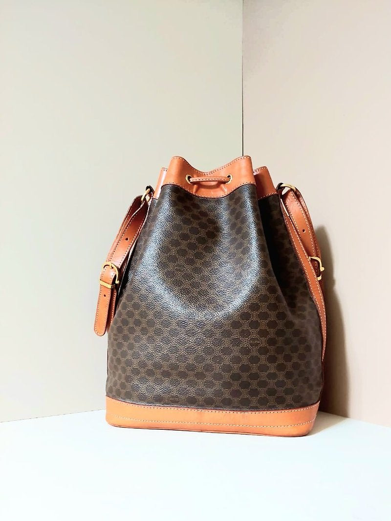 CELINE 咖啡色老花皮革抽繩水桶側背包/單肩小包 - 日本中古二手Vintage