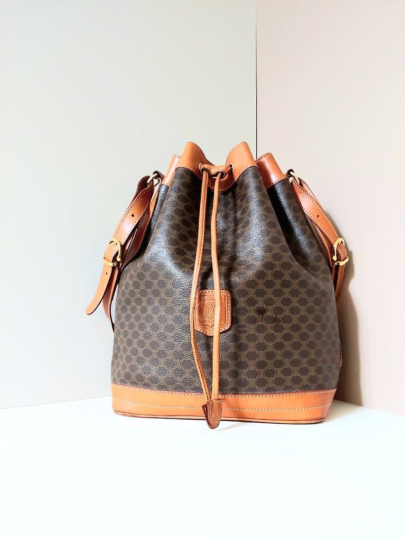 CELINE 咖啡色老花皮革抽繩水桶側背包/單肩小包 - 日本中古二手Vintage