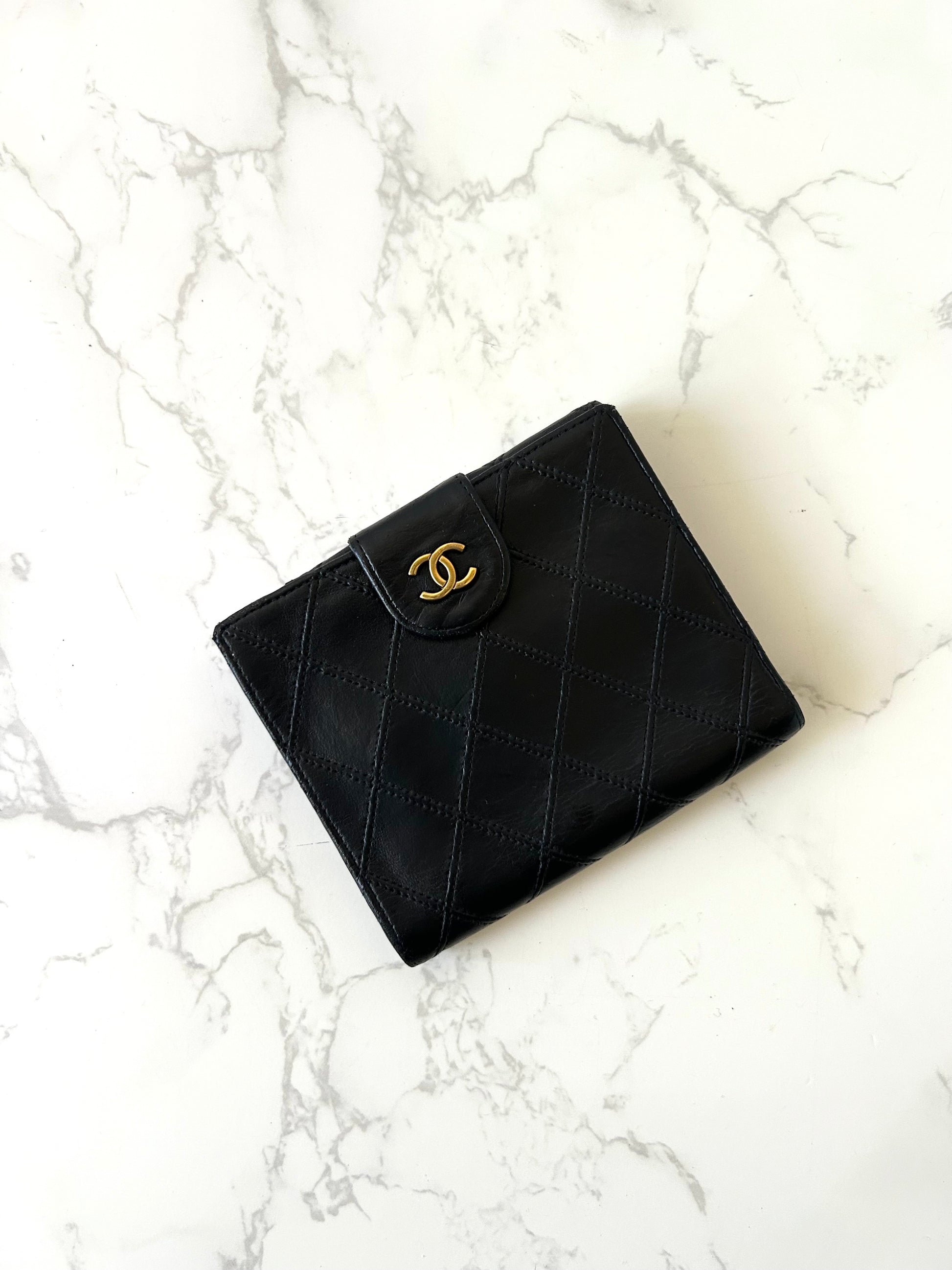 CHANEL 稀有雙面黑色小羊皮革金標短夾/錢包