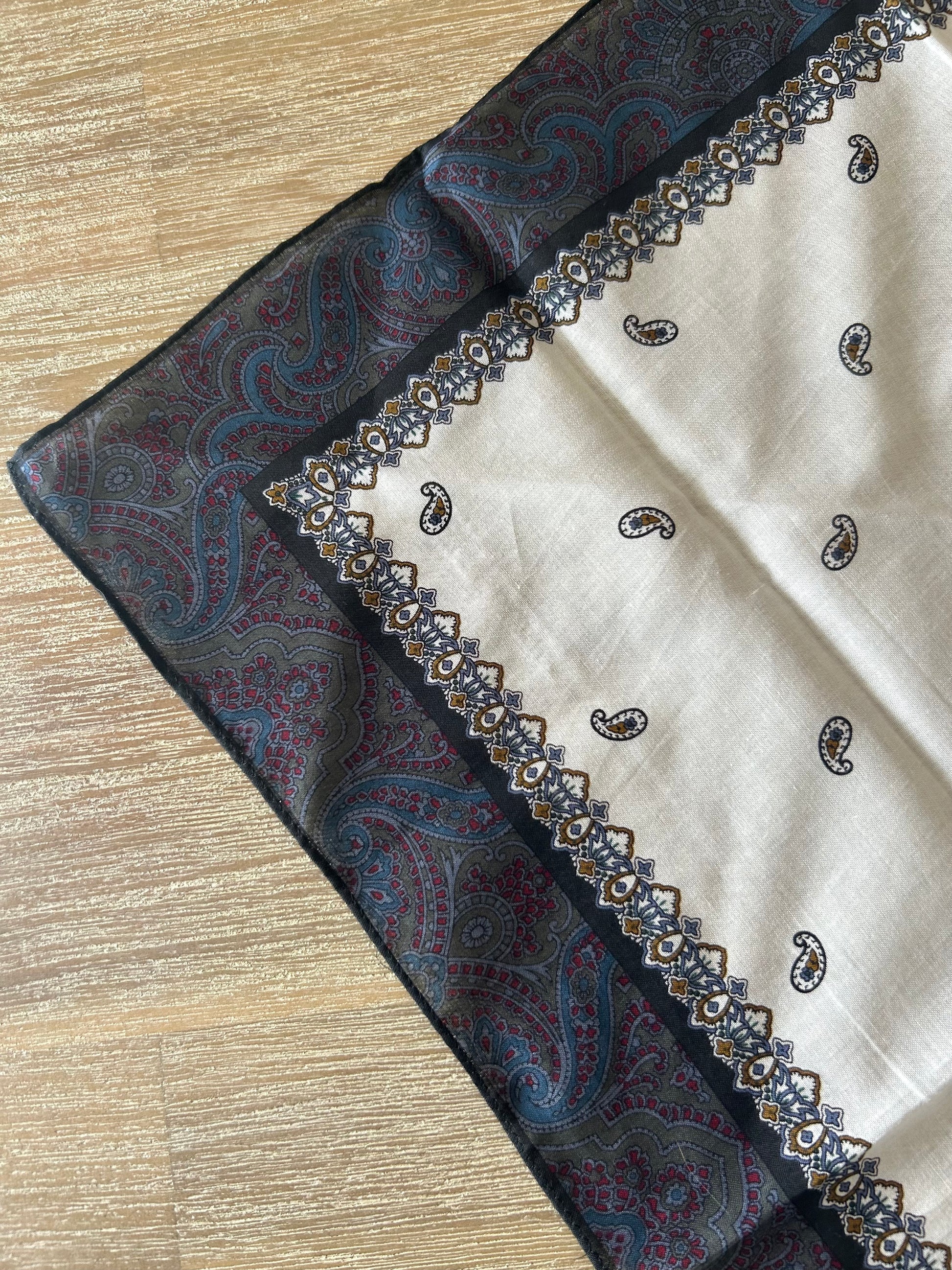 $38 加購 - CHRISTIAN DIOR 腰果花方型絲巾 46x46cm (原價$380)