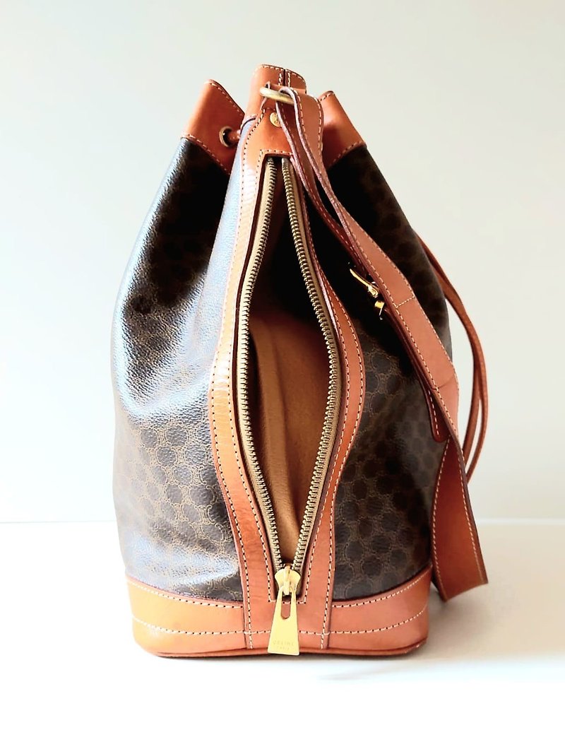 CELINE 咖啡色老花皮革抽繩水桶側背包/單肩小包 - 日本中古二手Vintage