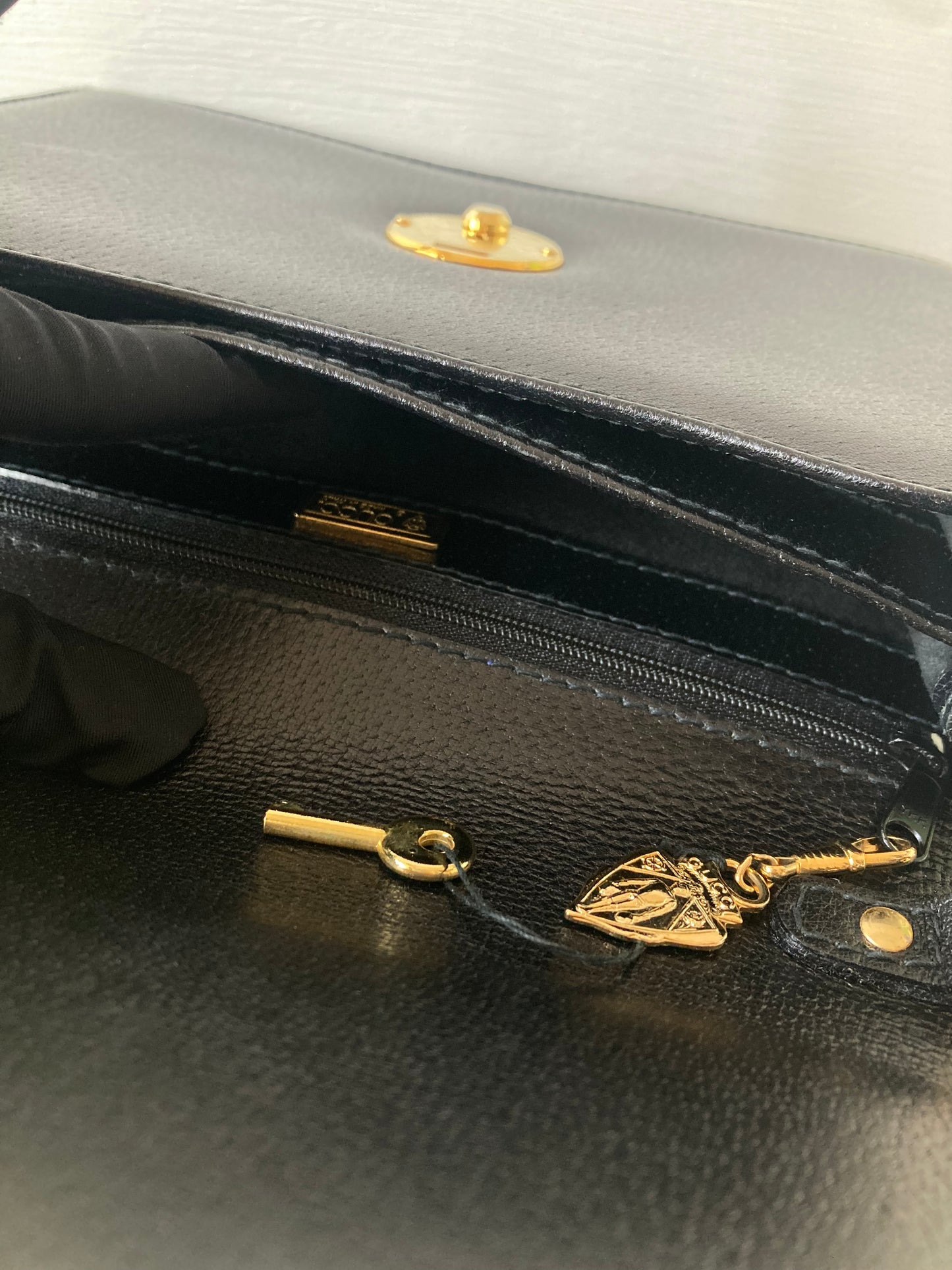 GUCCI Black x Gold Calf Leather Two-way Shoulder Bag / Clutch Bag