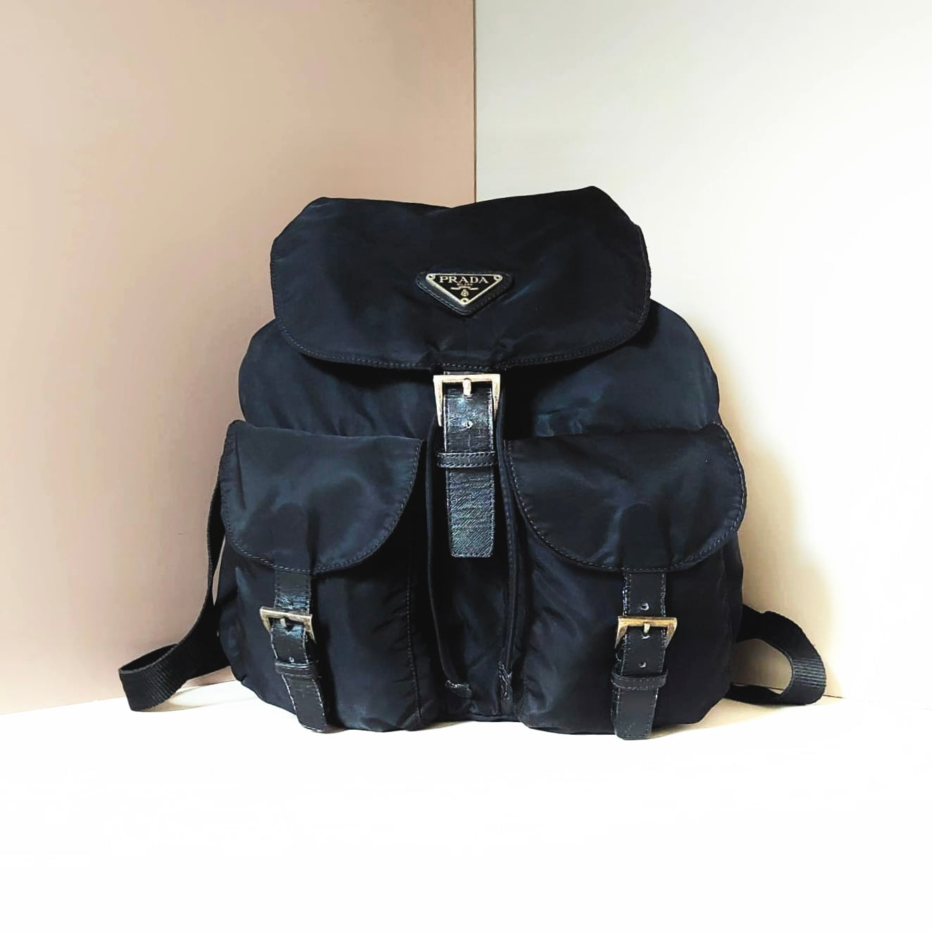PRADA black silver triangle classic nylon men's and women's backpack/backpack