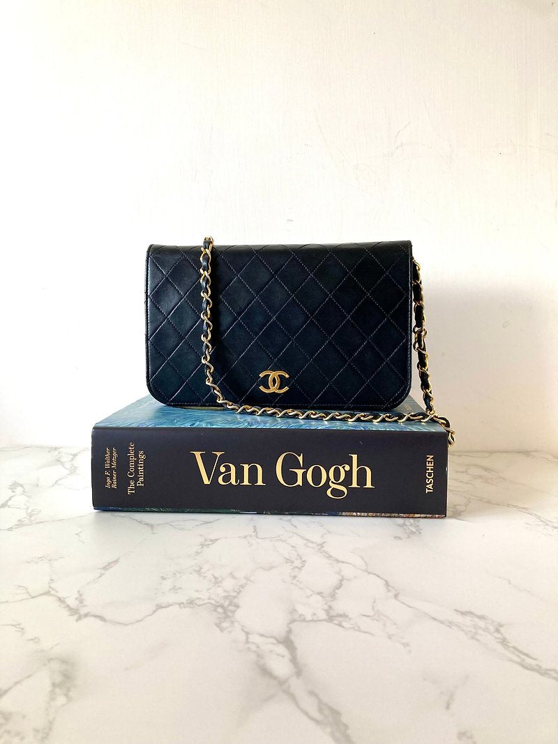 CHANEL classic black gold buckle 24cm Full Flap chain small bag/side backpack/shoulder bag