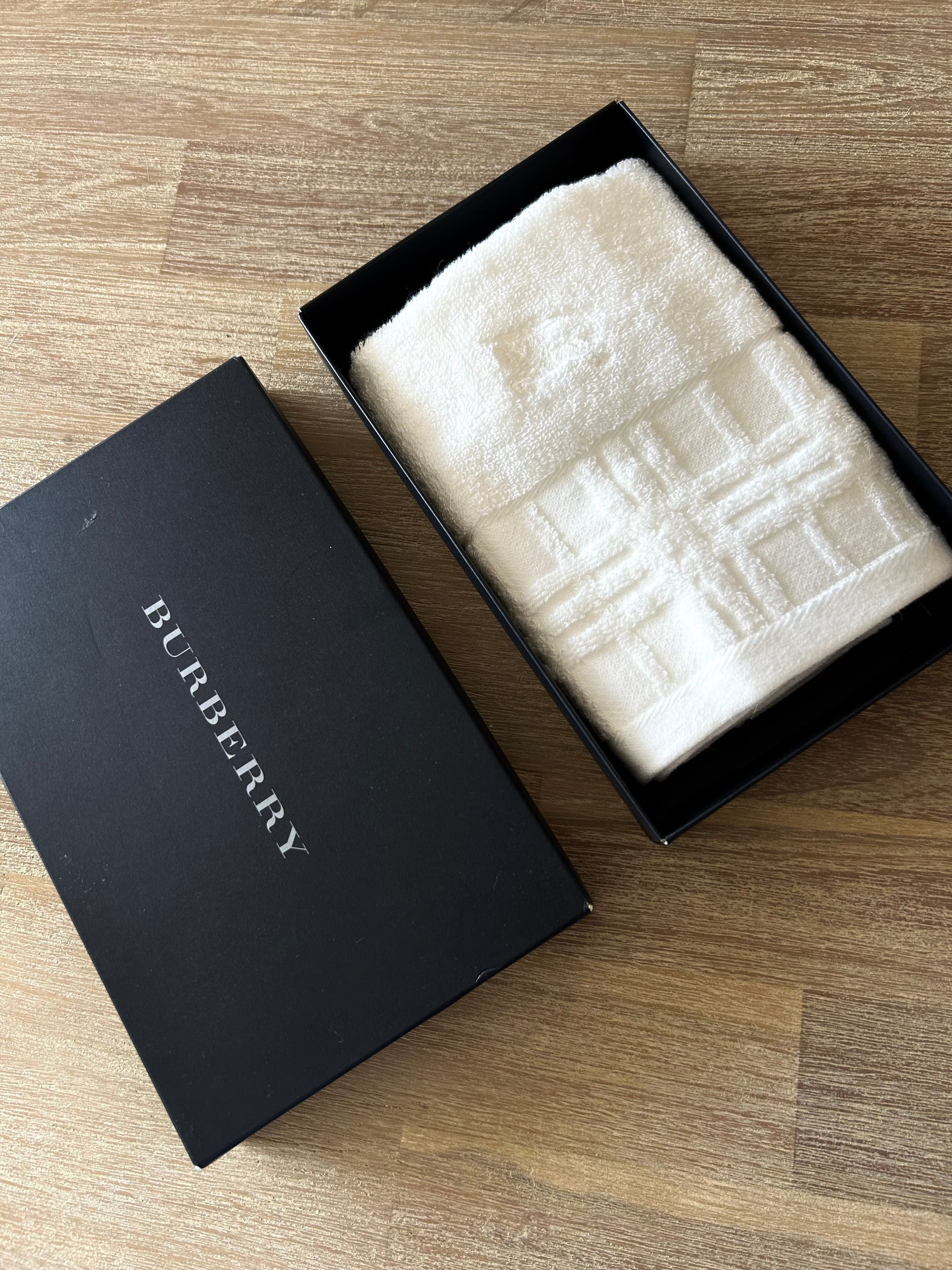 女神節滿額 HKD$3888贈品 - BURBERRYS經典毛巾禮盒