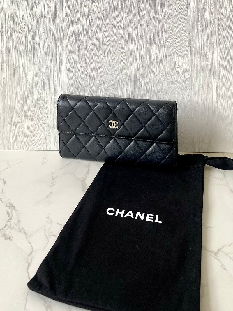 CHANEL 經典黑色小羊皮革格紋銀標長夾/錢包