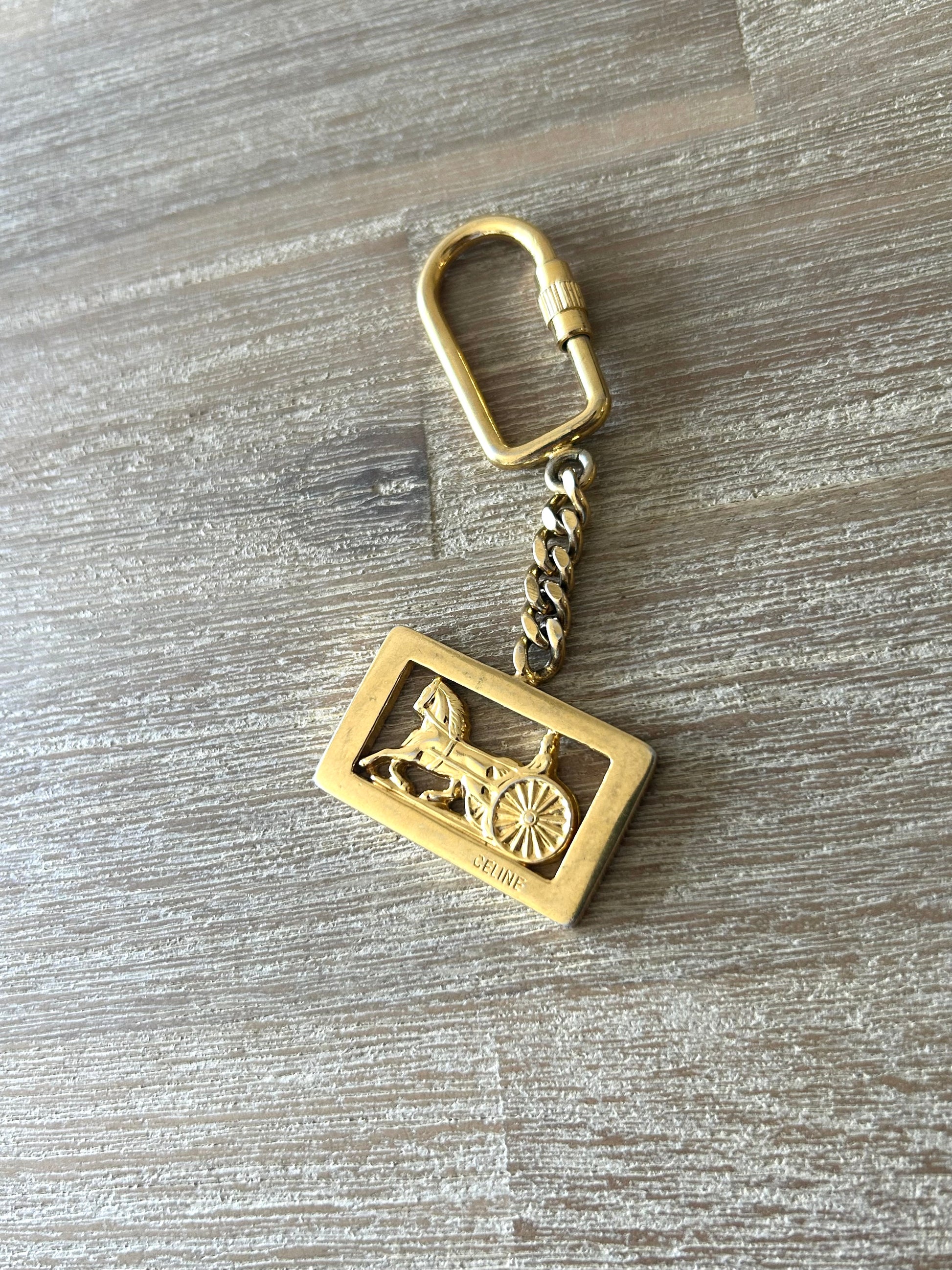 女神節滿額 HKD$3888贈品 - CELINE 經典金色馬車鎖匙扣