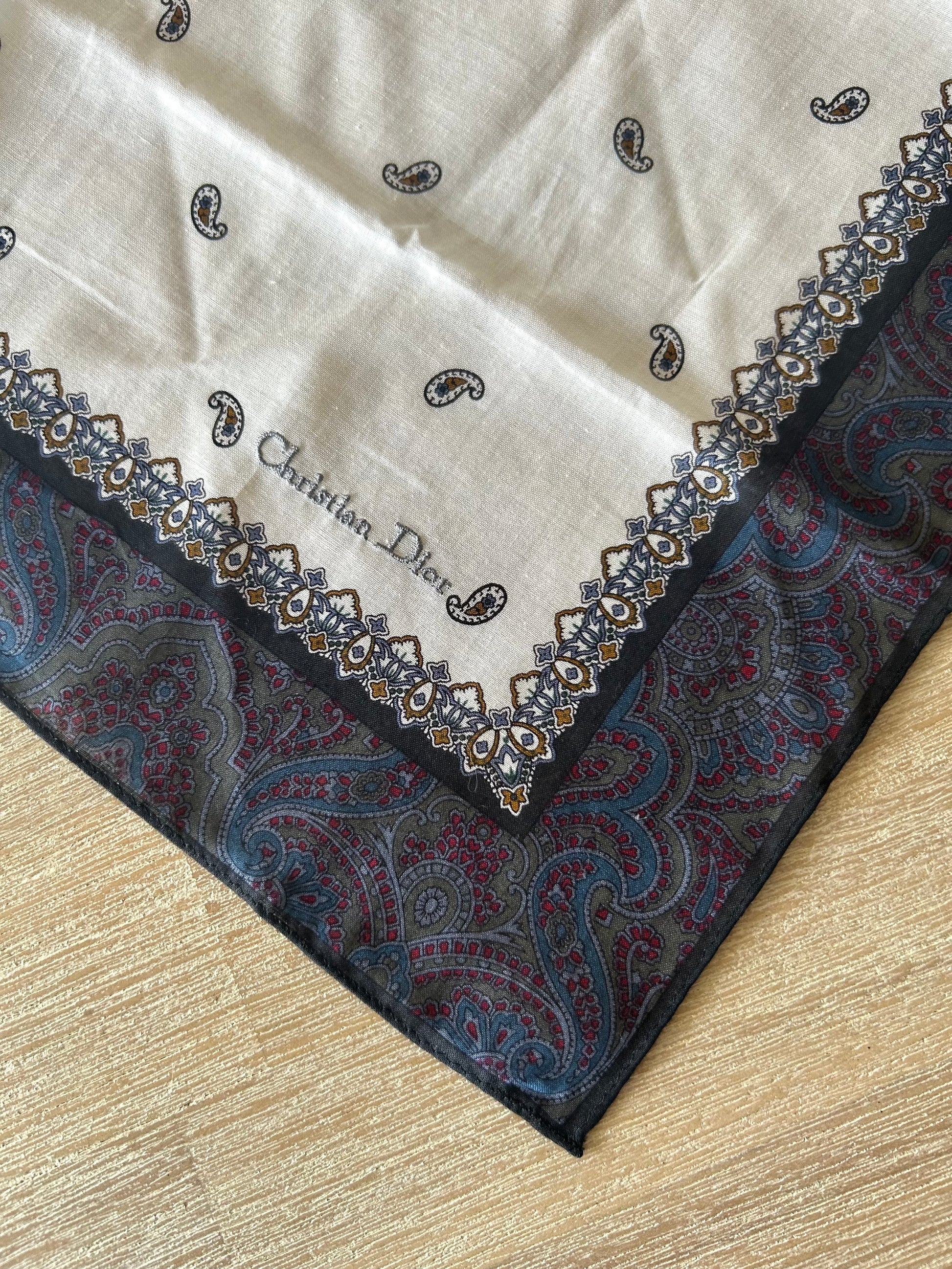 $38 加購 - CHRISTIAN DIOR 腰果花方型絲巾 46x46cm (原價$380)