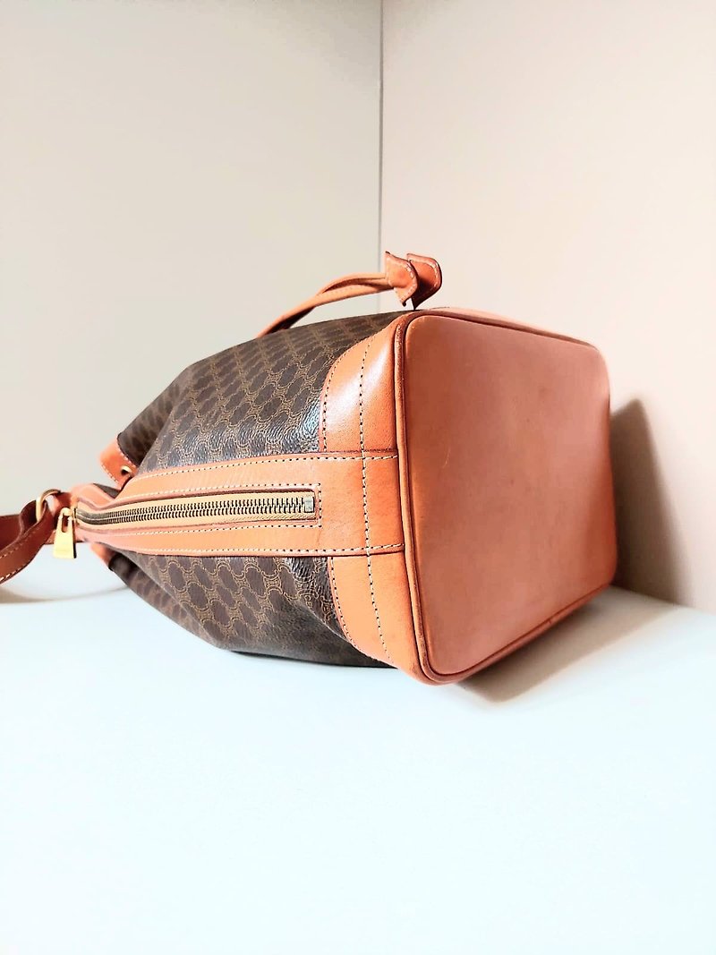 CELINE 咖啡色老花皮革抽繩水桶側背包/單肩小包 - 日本中古二手Vintage