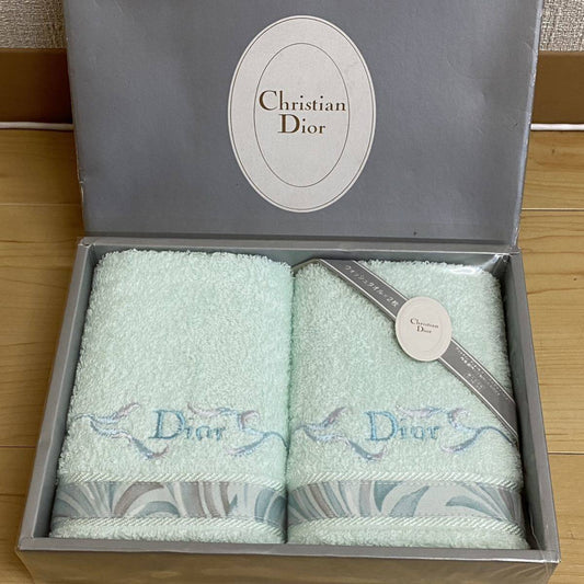 $3880 贈品 - CHRISTIAN DIOR粉綠拼色毛巾禮盒