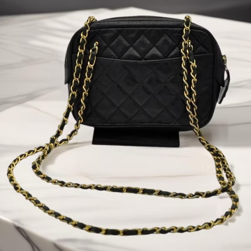 Rare second-hand Chanel black lambskin leather gold chain camera bag/side bag/crossbody bag
