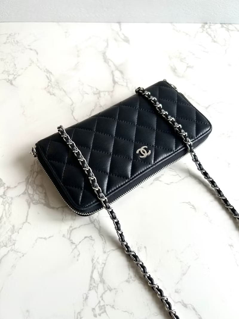 Chanel black WOC leather side bag/oblique bag/long clip
