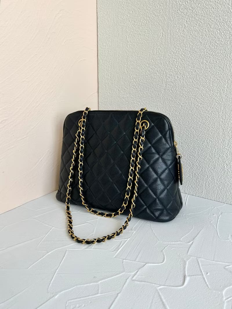 Rare second-hand Chanel black shell caviar leather gold chain tote bag/shoulder bag/side bag