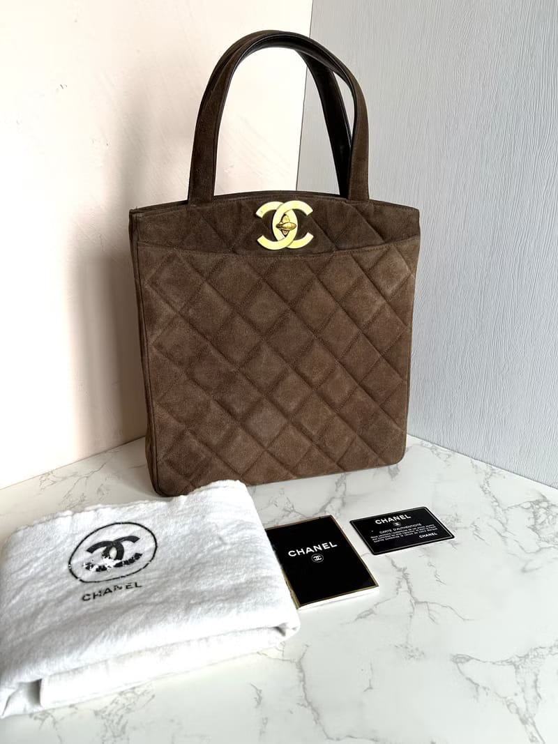 Chanel咖啡金色旋轉扣凱莉包/手提包