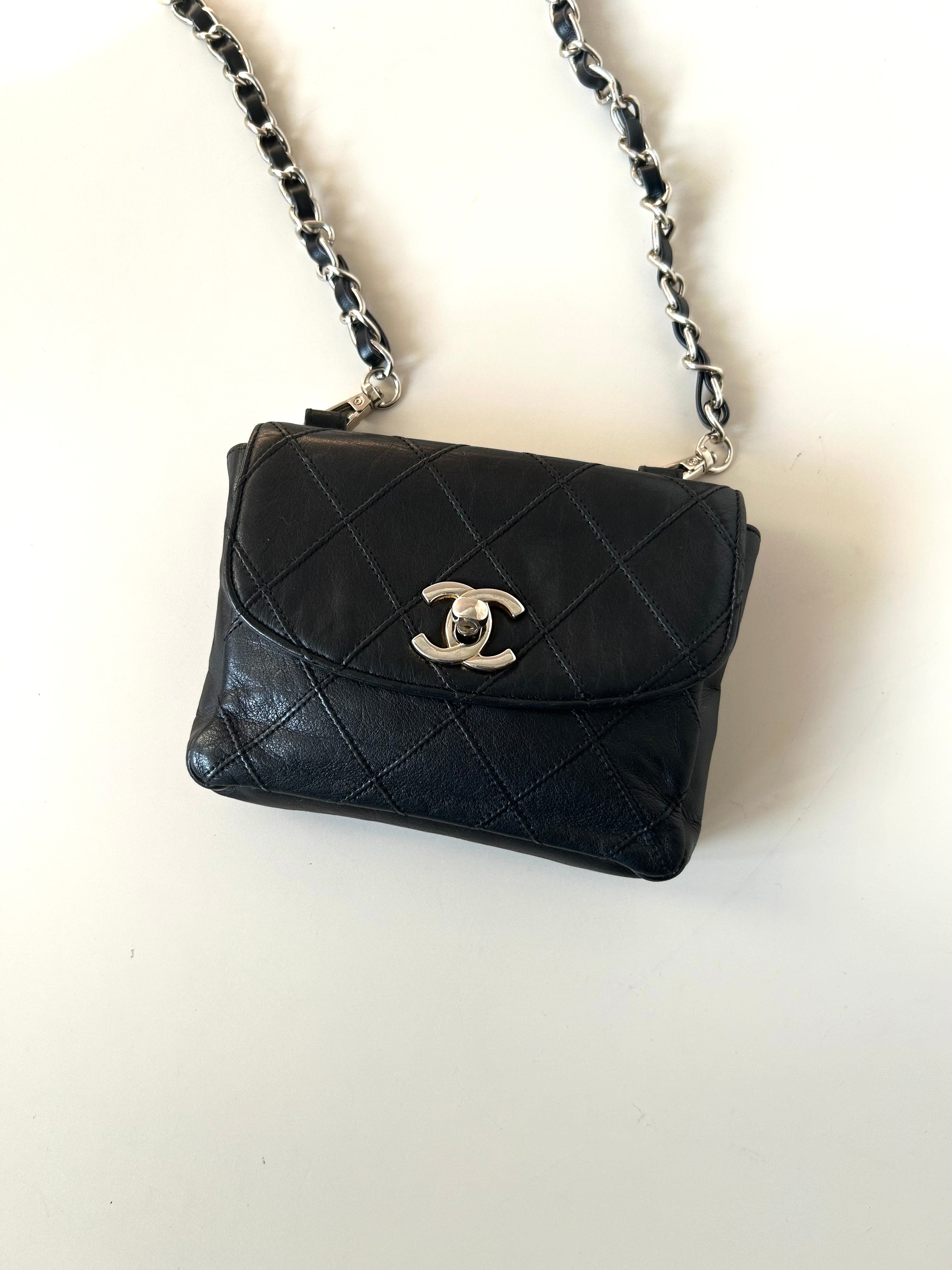 CHANEL 稀有黑色皮革旋轉扣腰帶包/側背包/手拿包