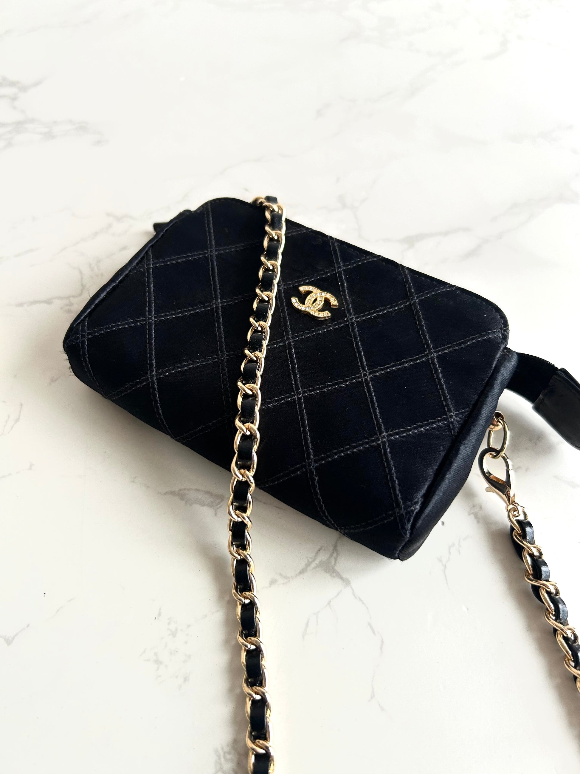 稀有Chanel 黑金色水鑽絲絹包/側背包/斜背包