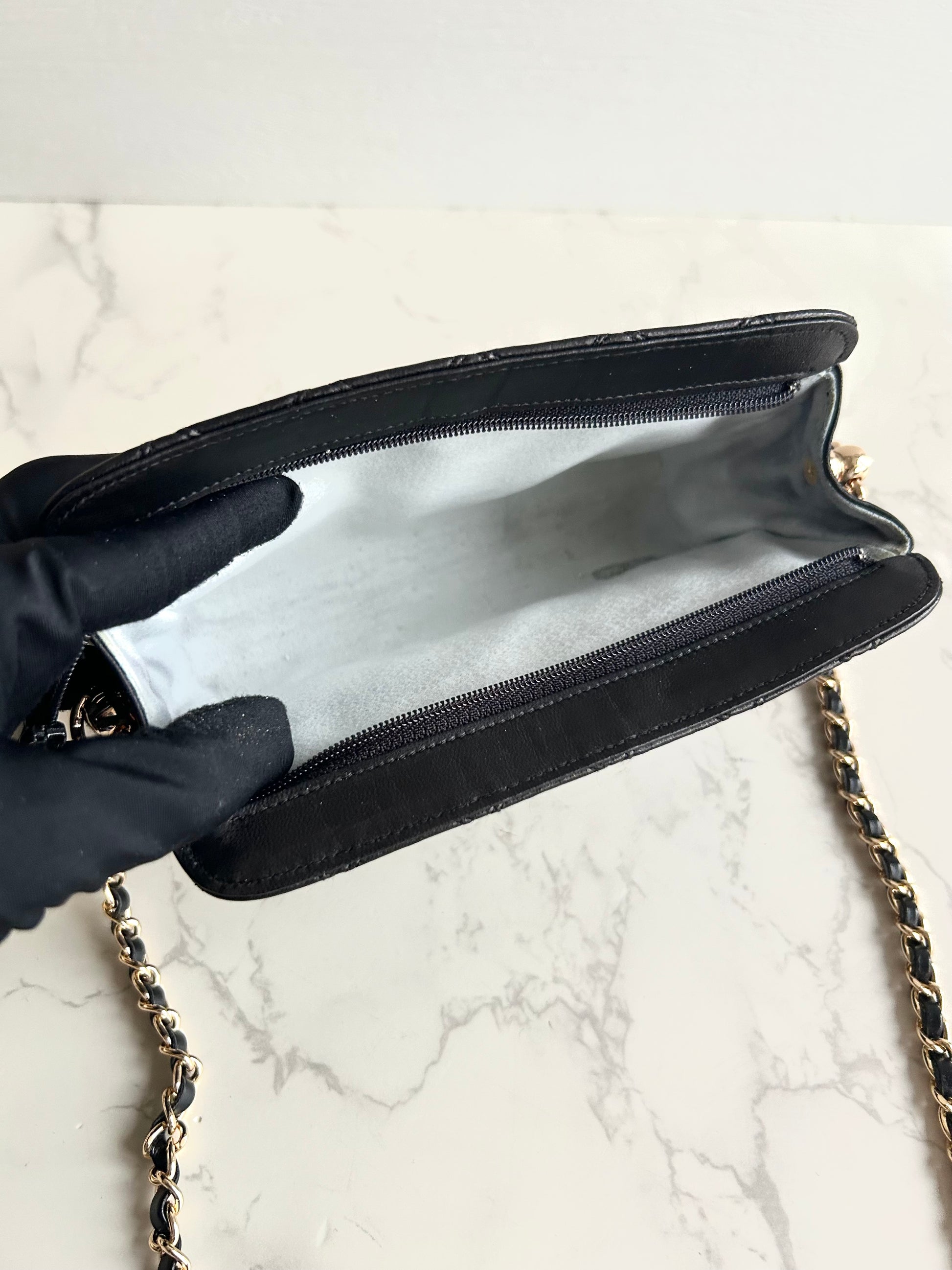 Chanel 黑色小羊皮革Matelassé斜背包/單肩包/側背包