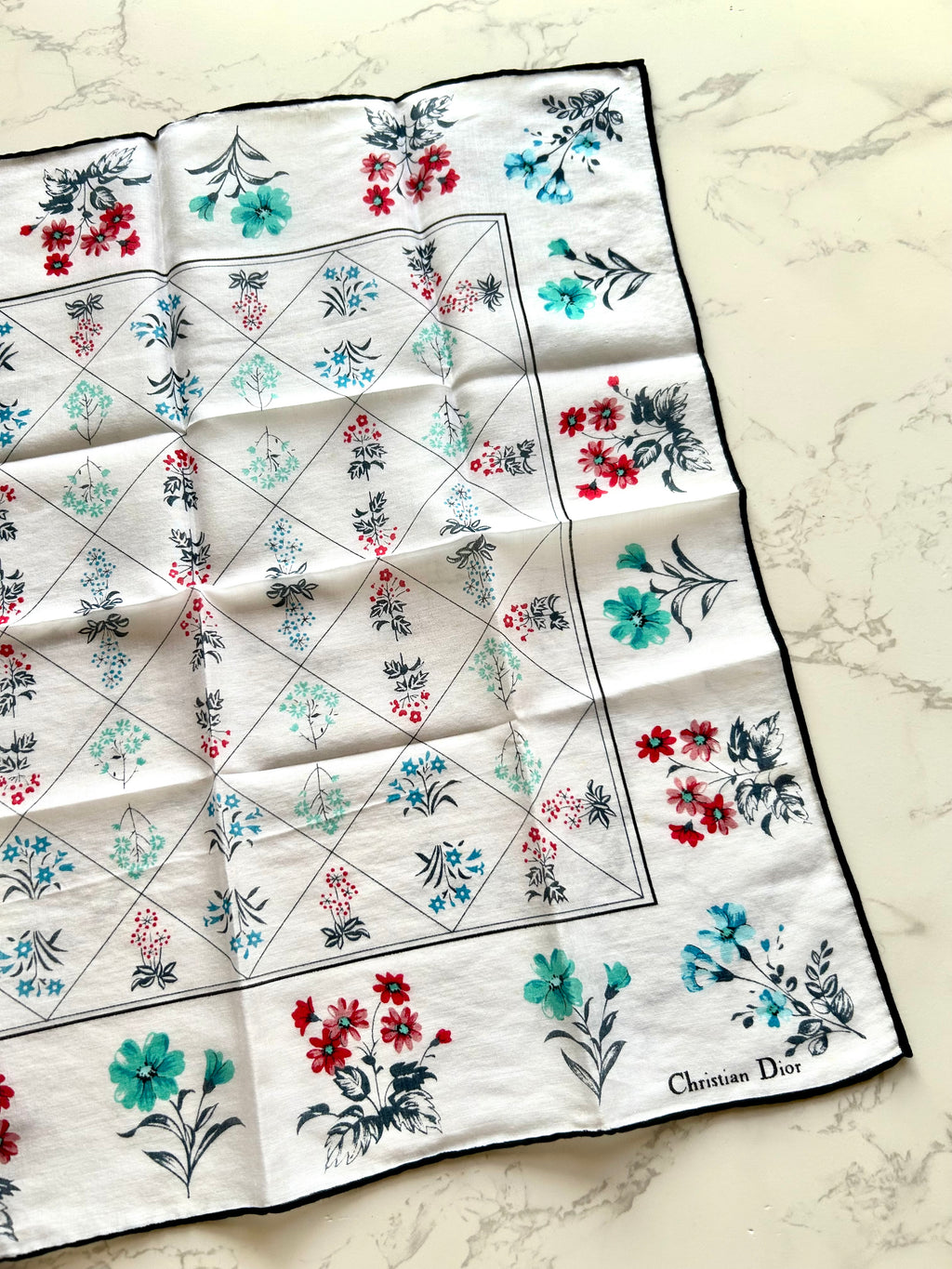 DIOR / FENDI中古方型絲巾（約46x46cm)或配件（隨機款式）· 新春禮品