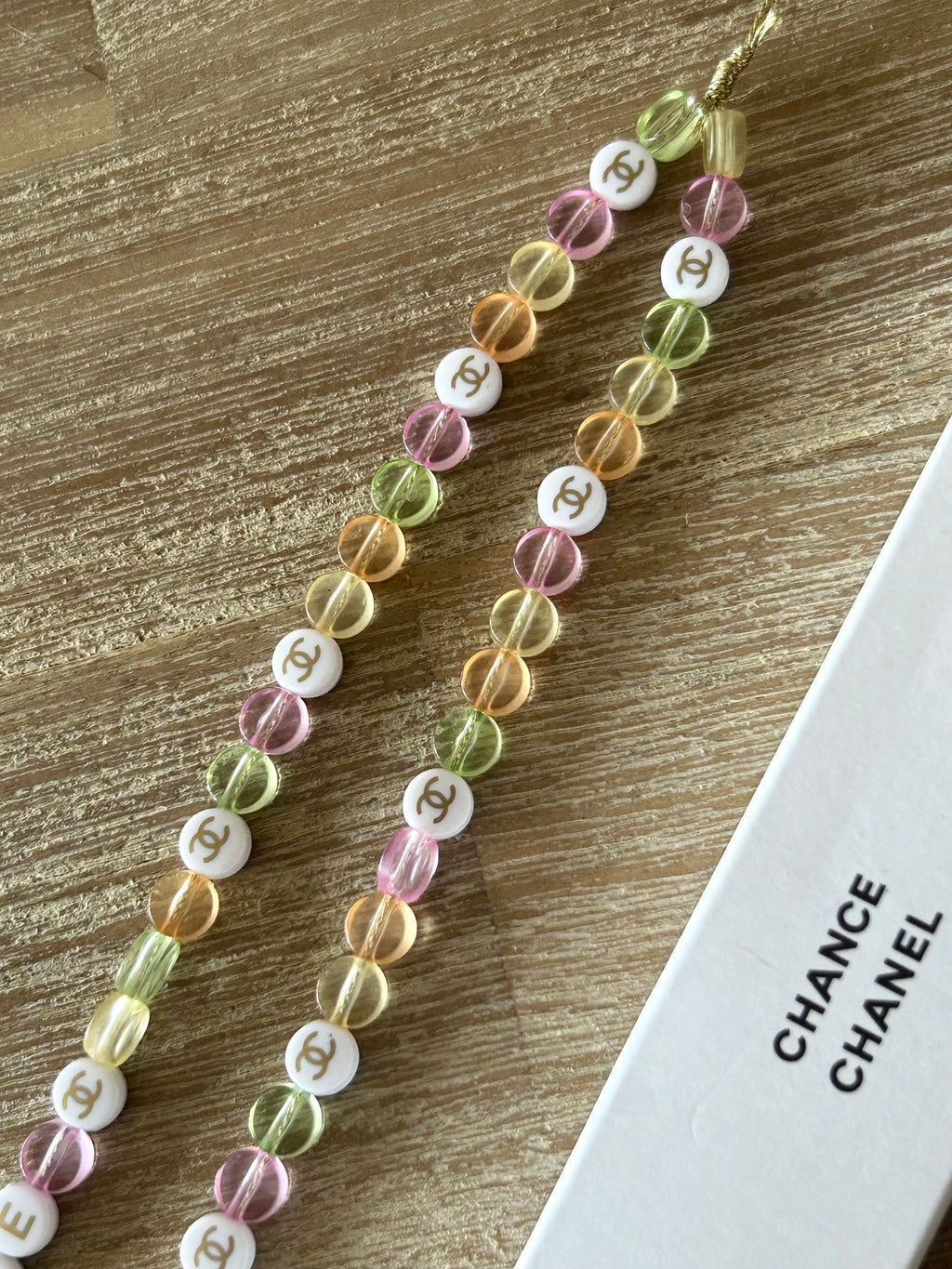 女神節滿額 HKD$3888贈品 - 
- CHANEL 彩色串珠手機繩/掛飾
