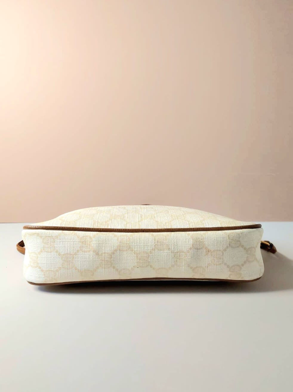 GUCCI rare white coffee color matching leather small bag / side bag / oblique bag