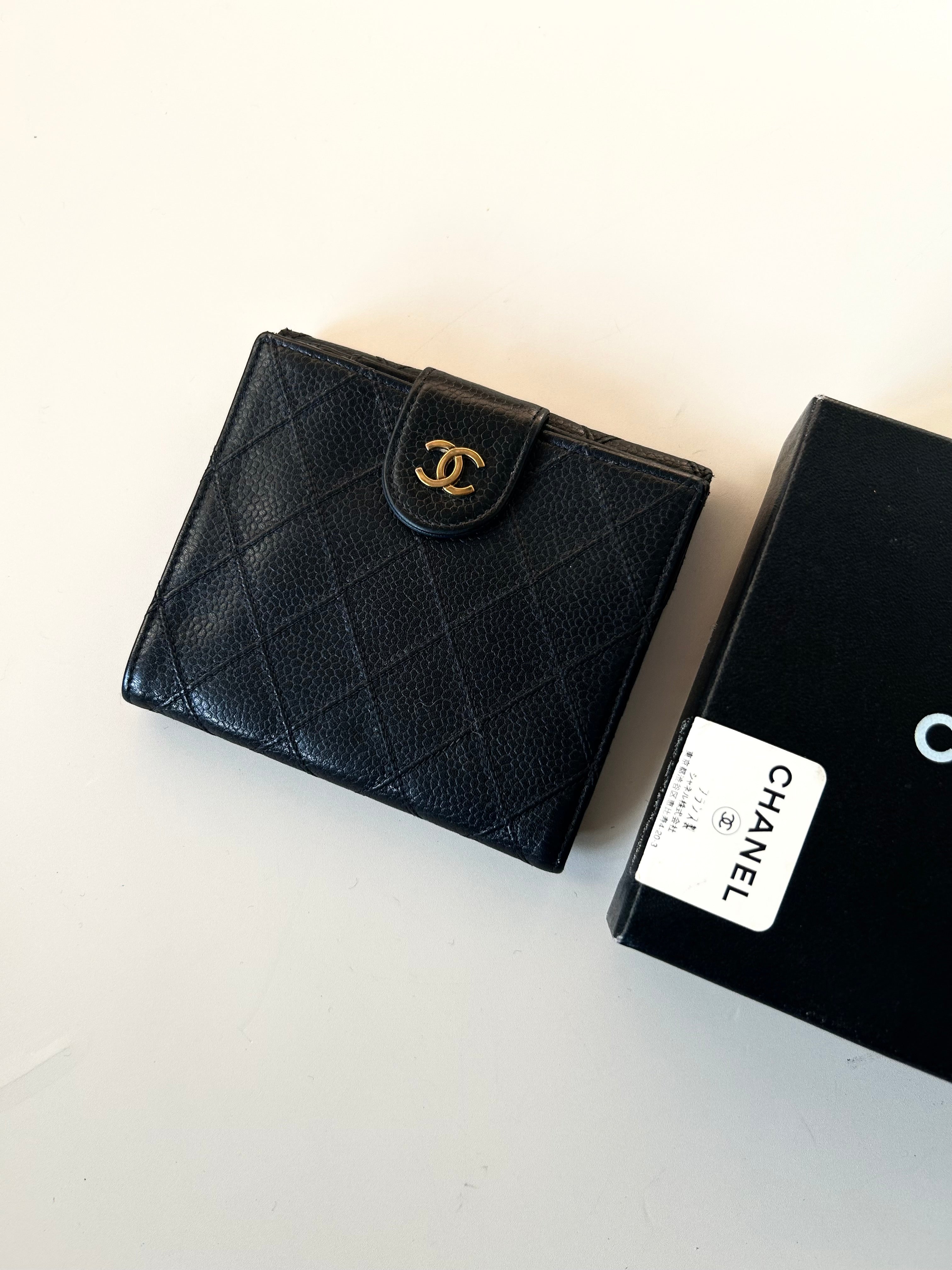 CHANEL rare double-sided gold buckle black caviar cowhide leather short wallet / small wallet / wallet