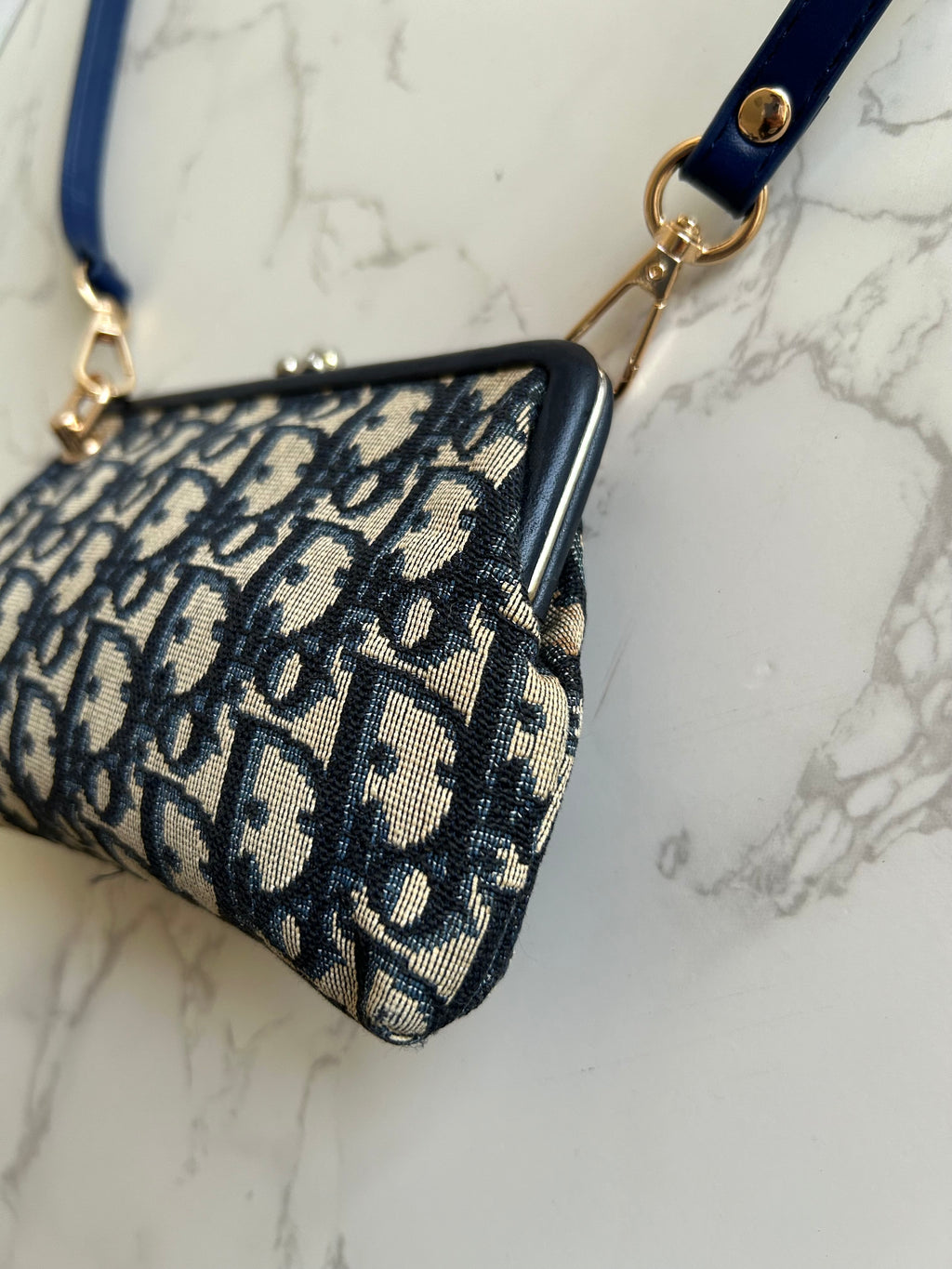 CHRISTIAN DIOR dark blue old flower mouth gold dumpling side bag / clutch bag / oblique bag