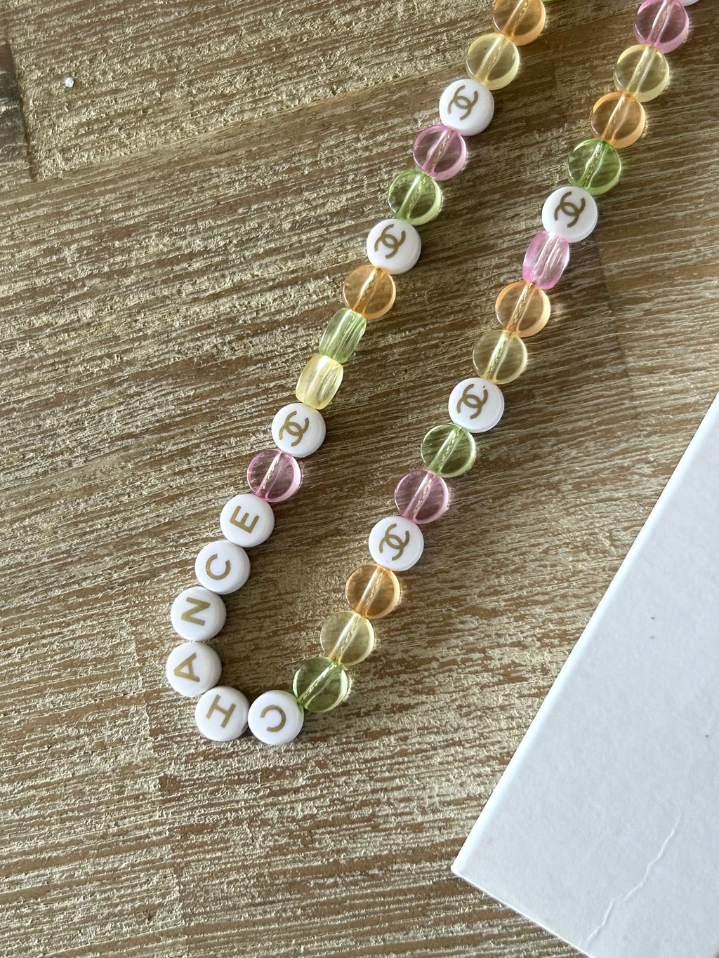 女神節滿額 HKD$3888贈品 - 
- CHANEL 彩色串珠手機繩/掛飾