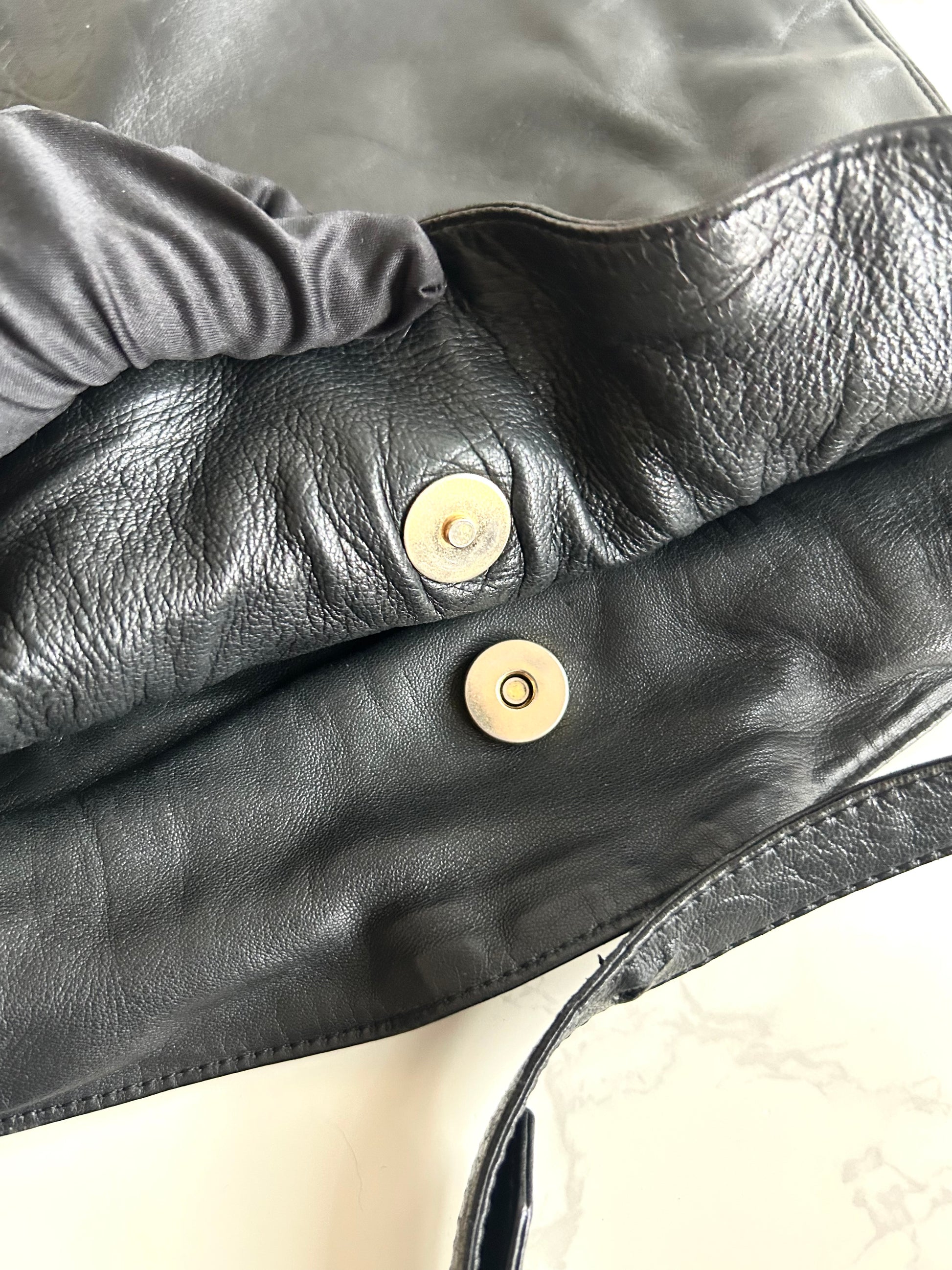 Loewe 黑色納帕皮革抽繩包 側背包 斜背包