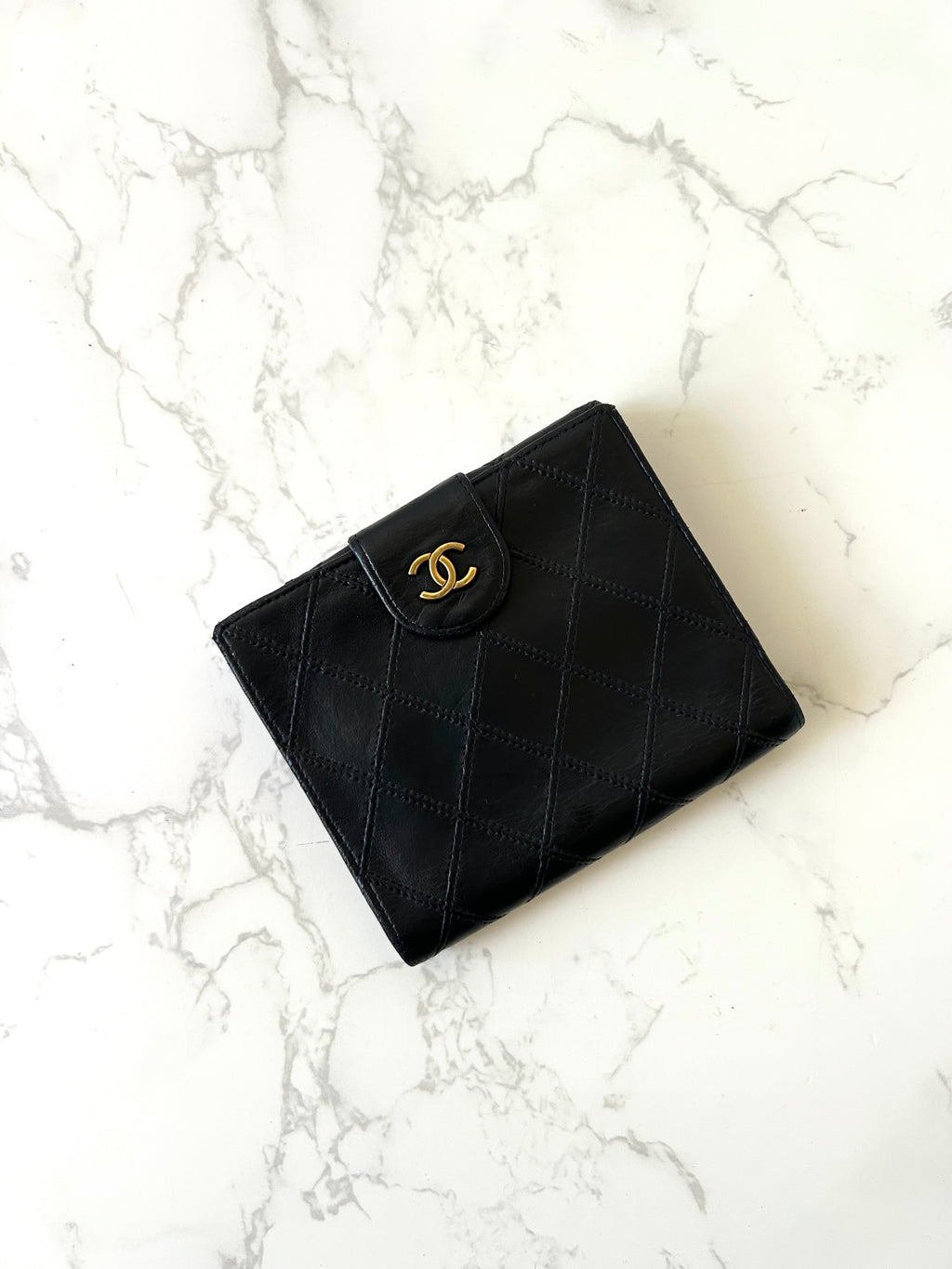 CHANEL 稀有雙面黑色小羊皮革金標短夾/錢包