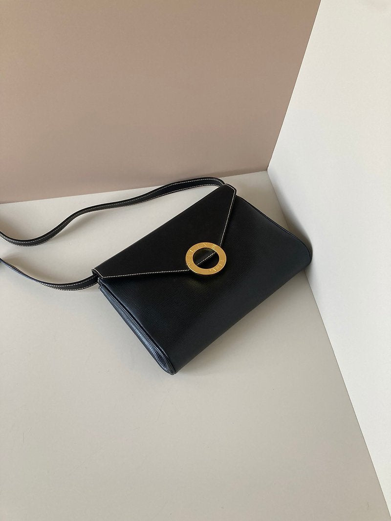 CELINE 黑色大金環扣信封皮革小包/側背包/斜背包