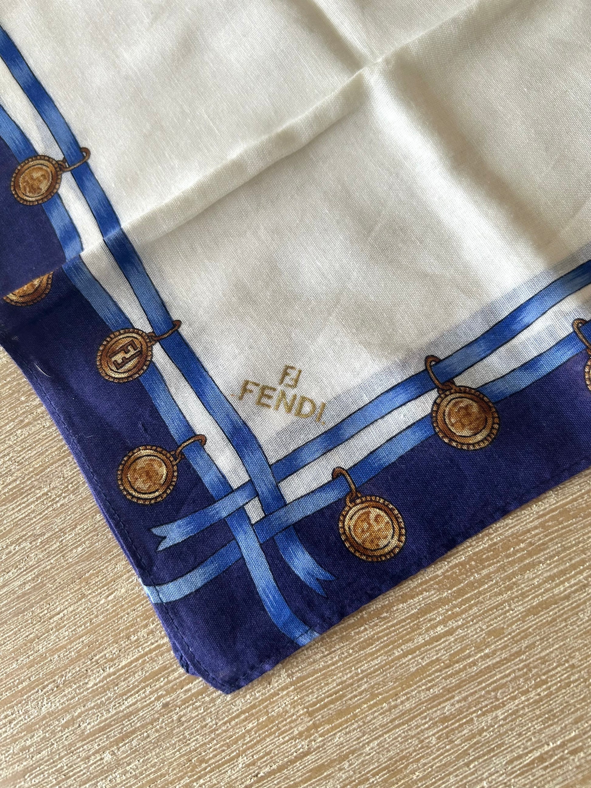 女神節滿額 HKD$3888贈品 - FENDI 藍白色金幣方型絲巾 46x46cm