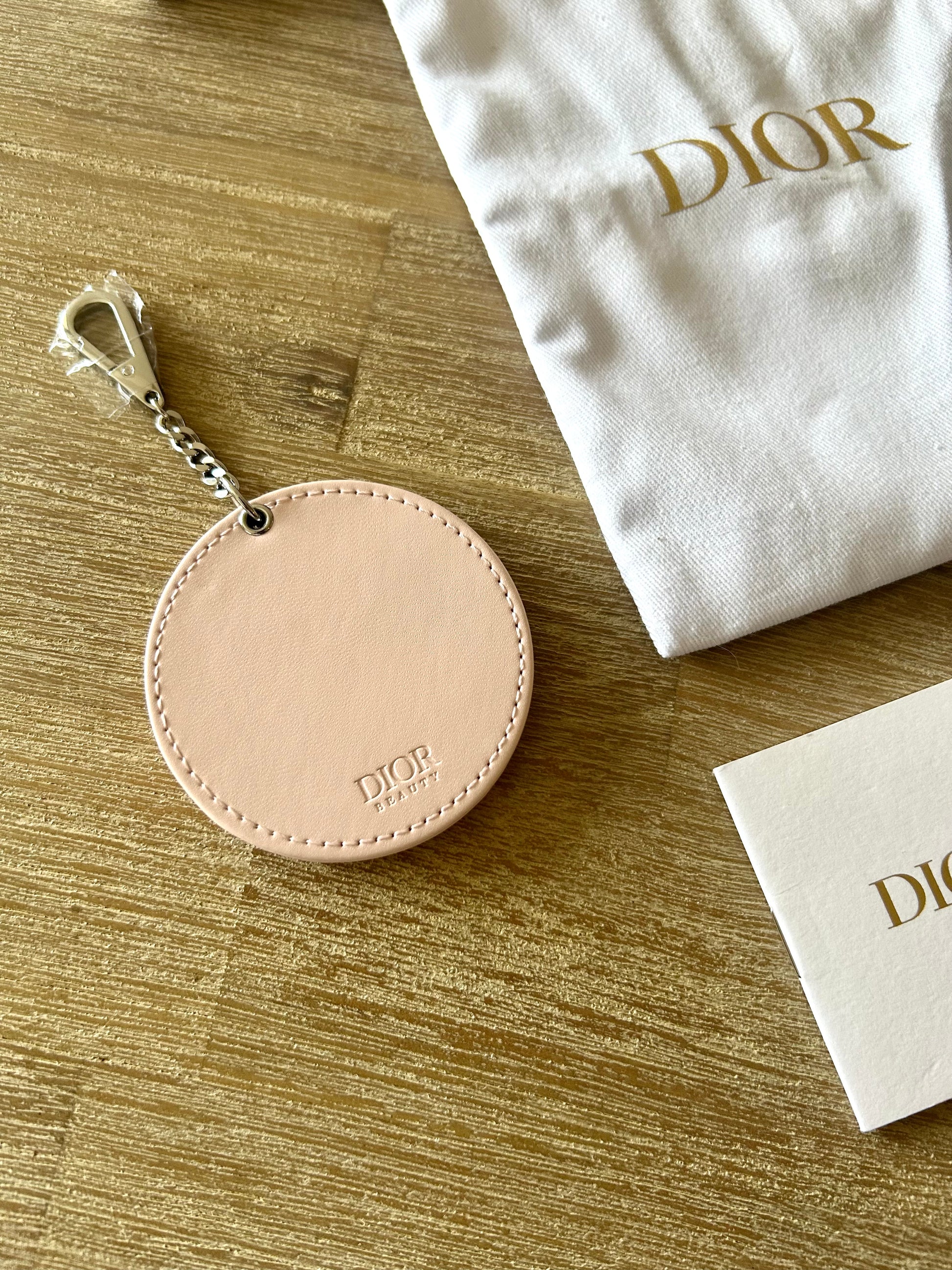 女神節滿額 HKD$3888贈品 - CHRISTIAN DIOR 粉紅便攜旋轉鏡子(連原裝小卡)