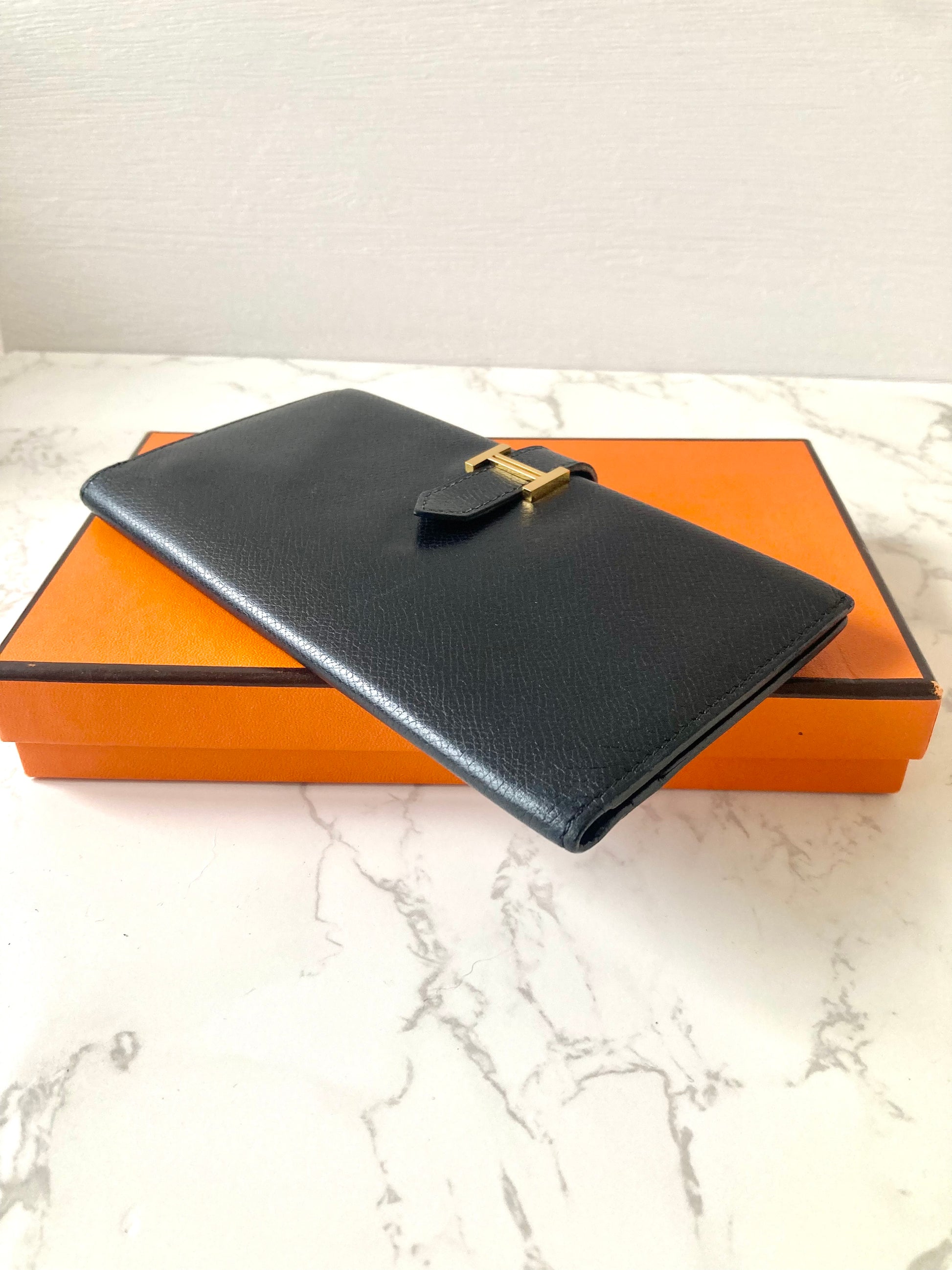 HERMES Black x Gold Epsom Leather Bearn H Bi-fold Wallet