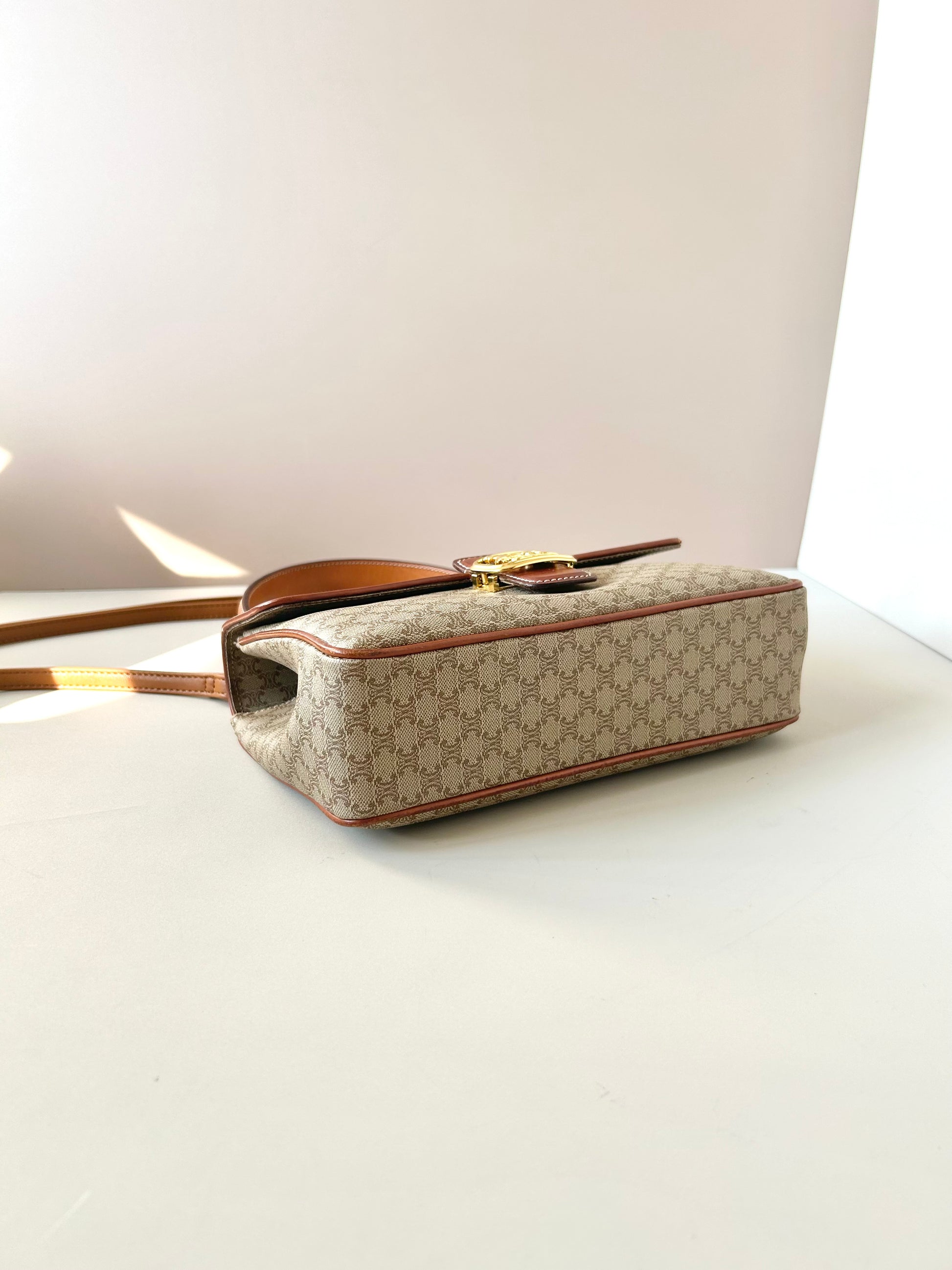 CELINE rare gold carriage old flower leather Kelly side bag / crossbody bag / handbag