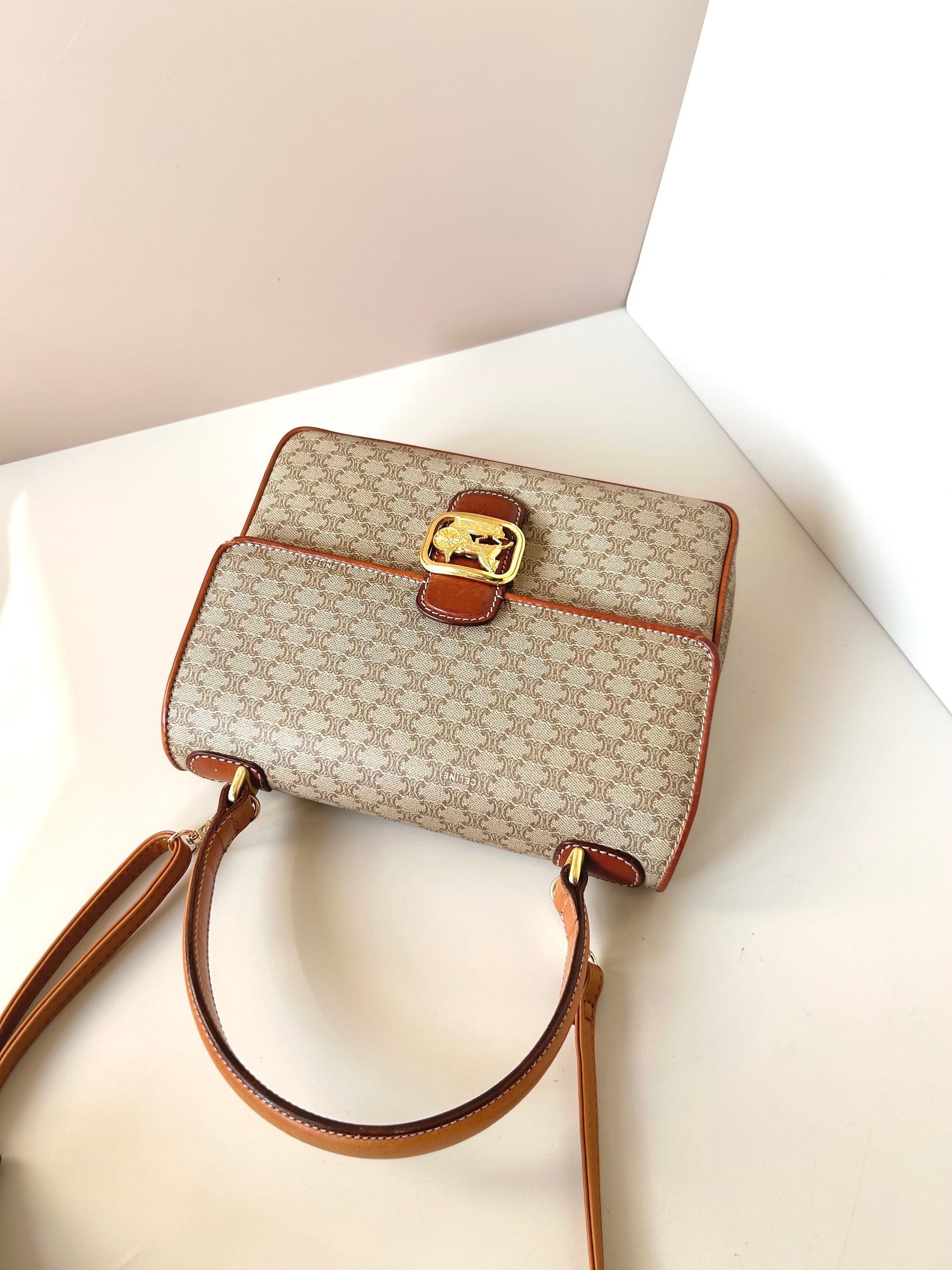 CELINE rare gold carriage old flower leather Kelly side bag / crossbody bag / handbag