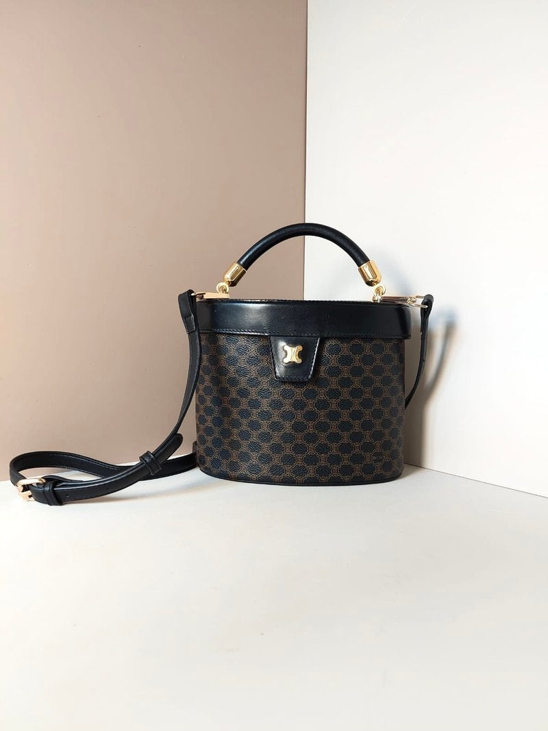 CELINE rare black old flower gold Arc de Triomphe Vanity box / side bag / oblique bag