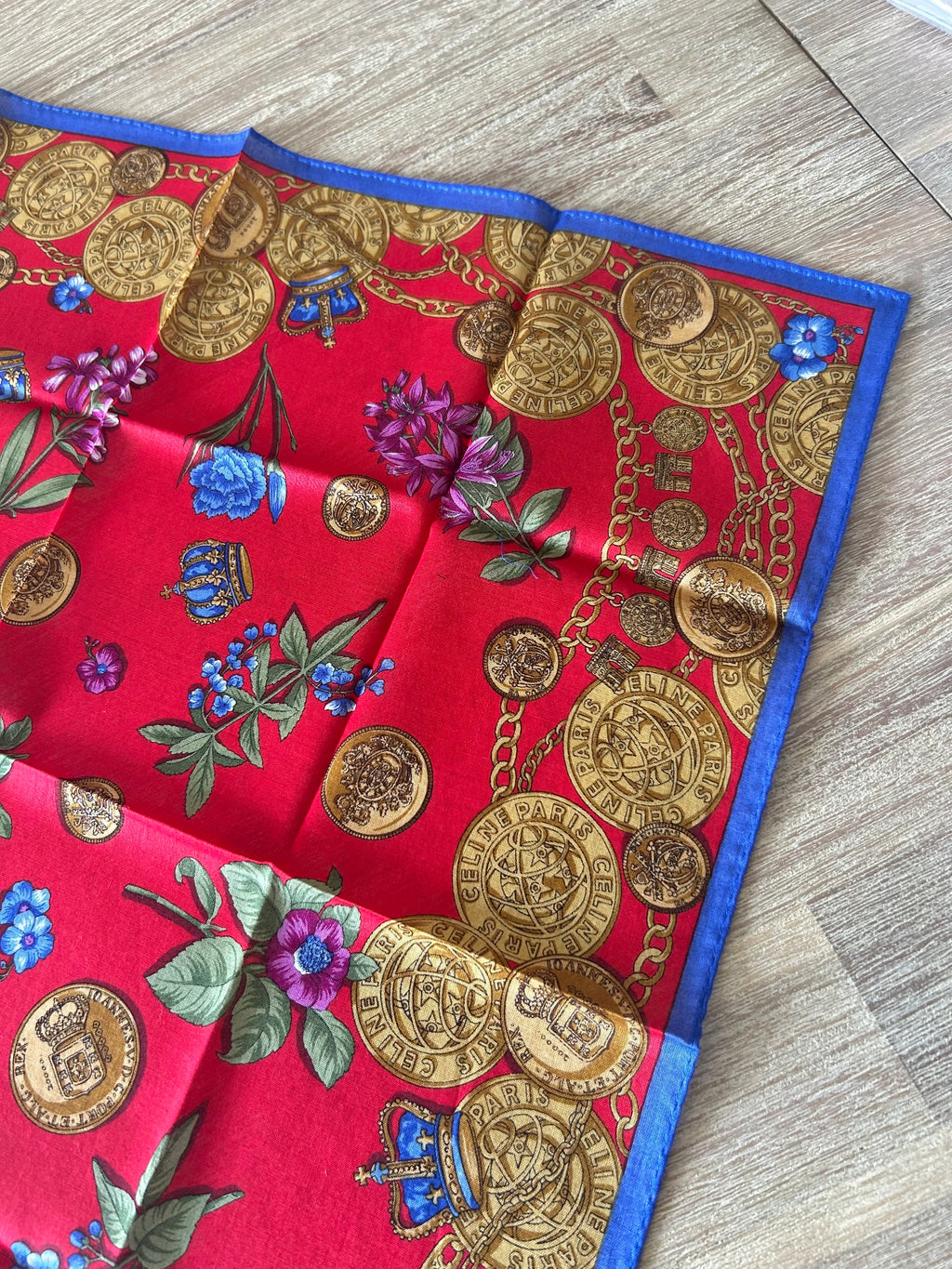 女神節滿額 HKD$3888贈品 - CELINE紅藍金幣方型絲巾 46x46cm