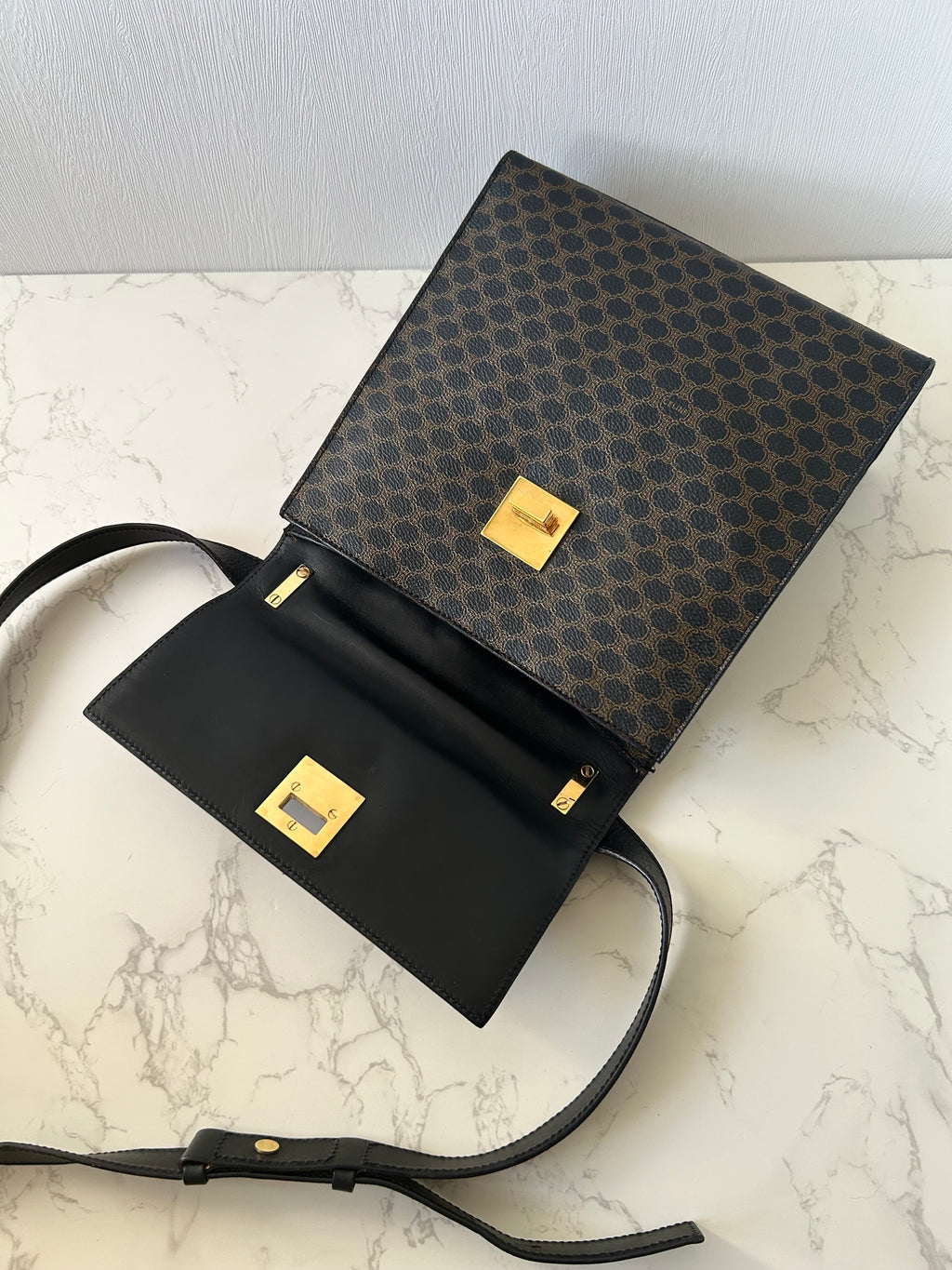 CELINE rare black old flower gold rotating buckle leather Kelly side bag / oblique bag