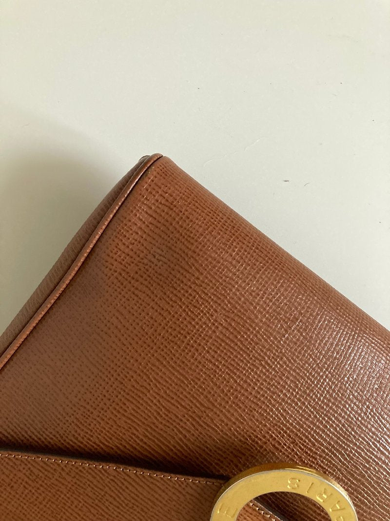 CELINE 咖啡色大金環扣信封皮革小包/側背包/斜背包