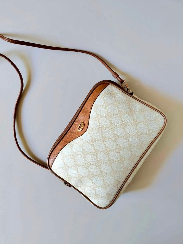 GUCCI rare white coffee color matching leather small bag / side bag / oblique bag