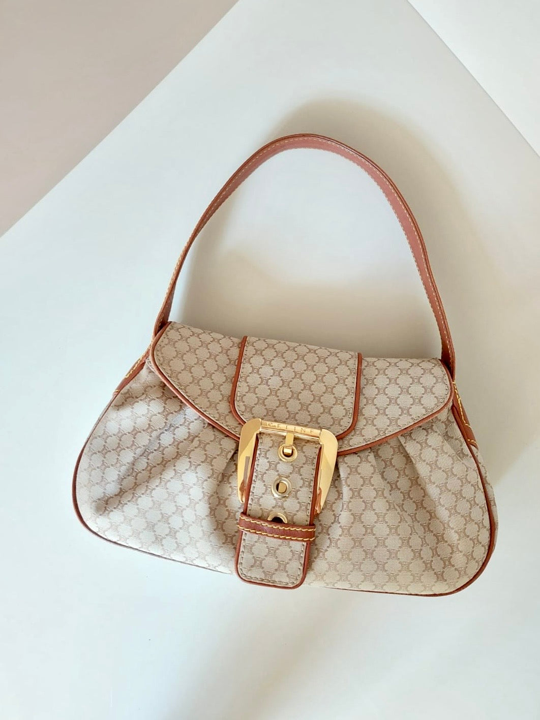CELINE rare milk tea color old flower Arc de Triomphe old flower leather side backpack / underarm bag