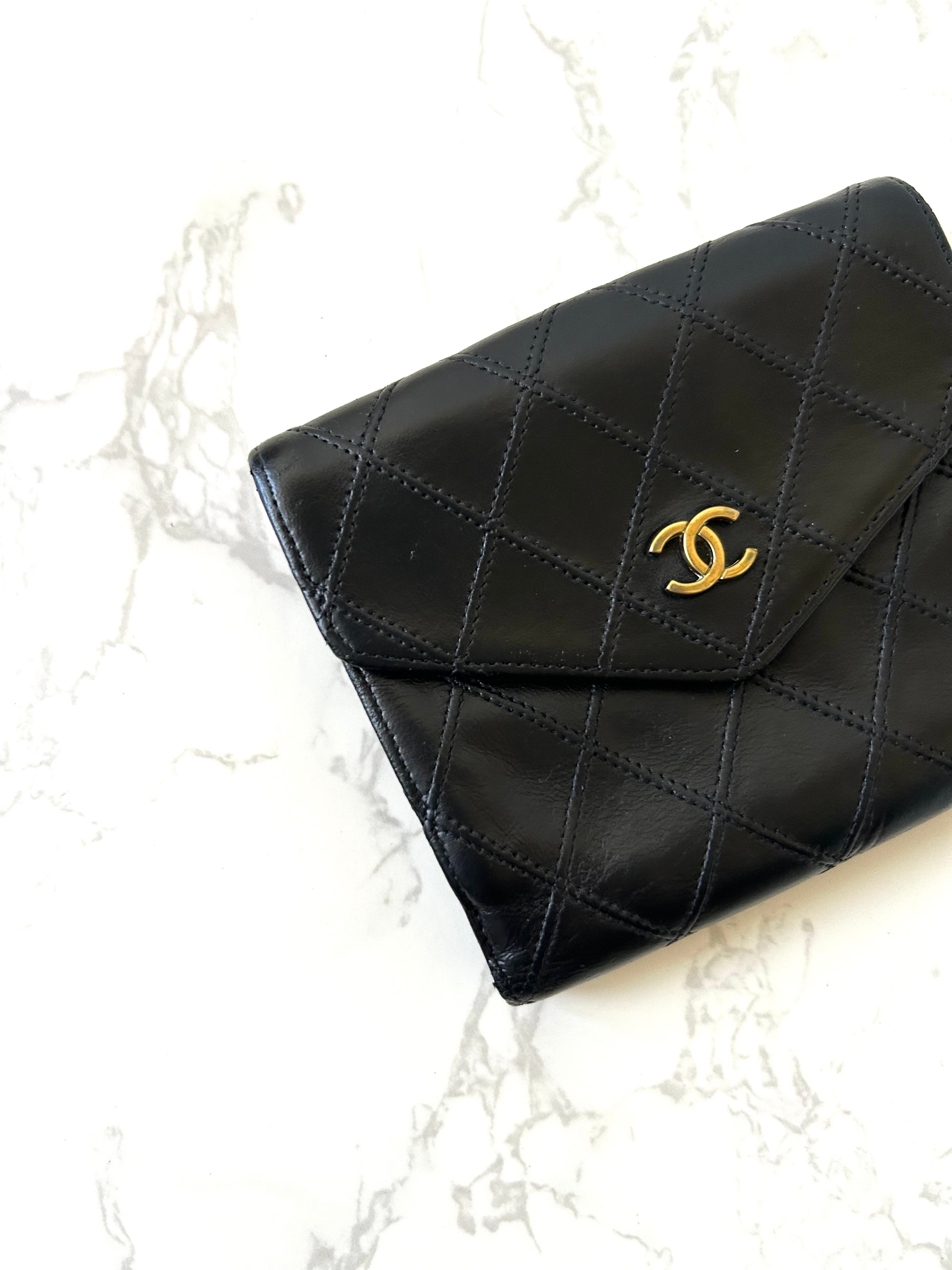CHANEL rare double-sided black lambskin gold label short wallet / wallet
