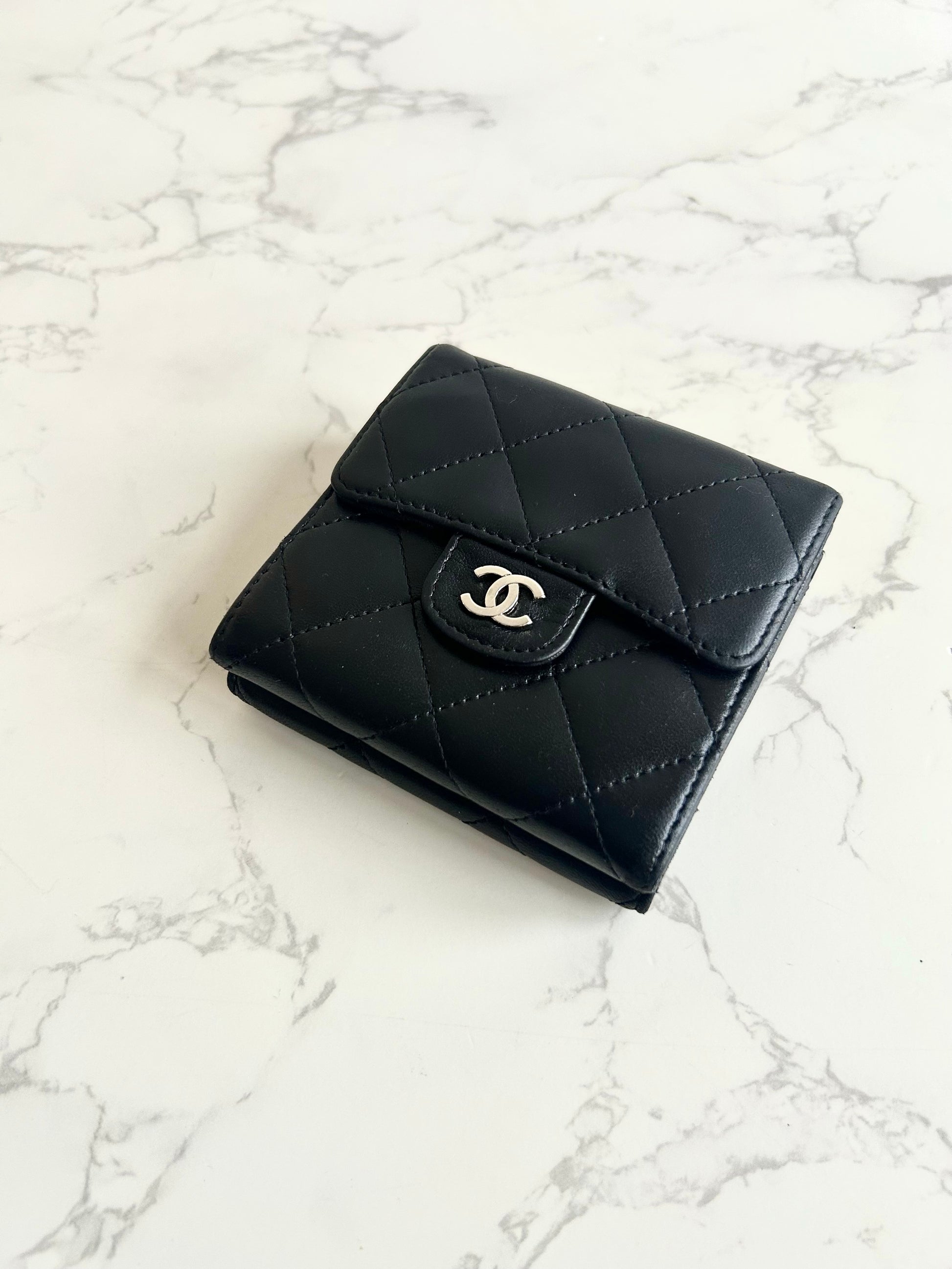 中古Chanel雙面黑銀色小羊皮革短夾 短錢包