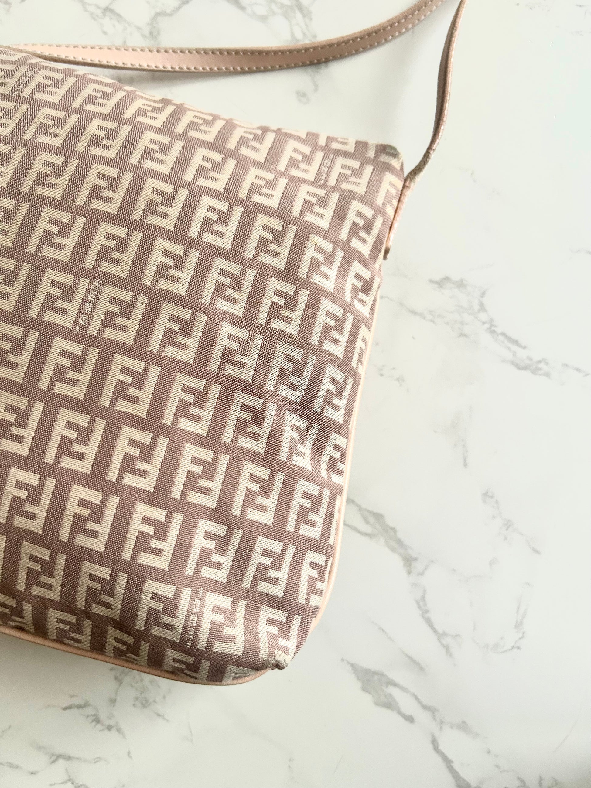 FENDI 稀有Zucca粉紅色老花銀扣豆腐包/側背包/斜背包