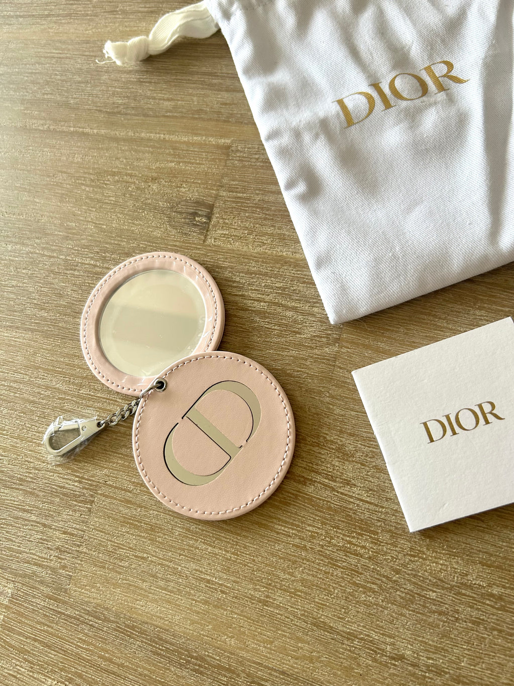 Women's Day gift for purchases over HKD$3888 - CHRISTIAN DIOR pink portable rotating mirror (with original photo card)