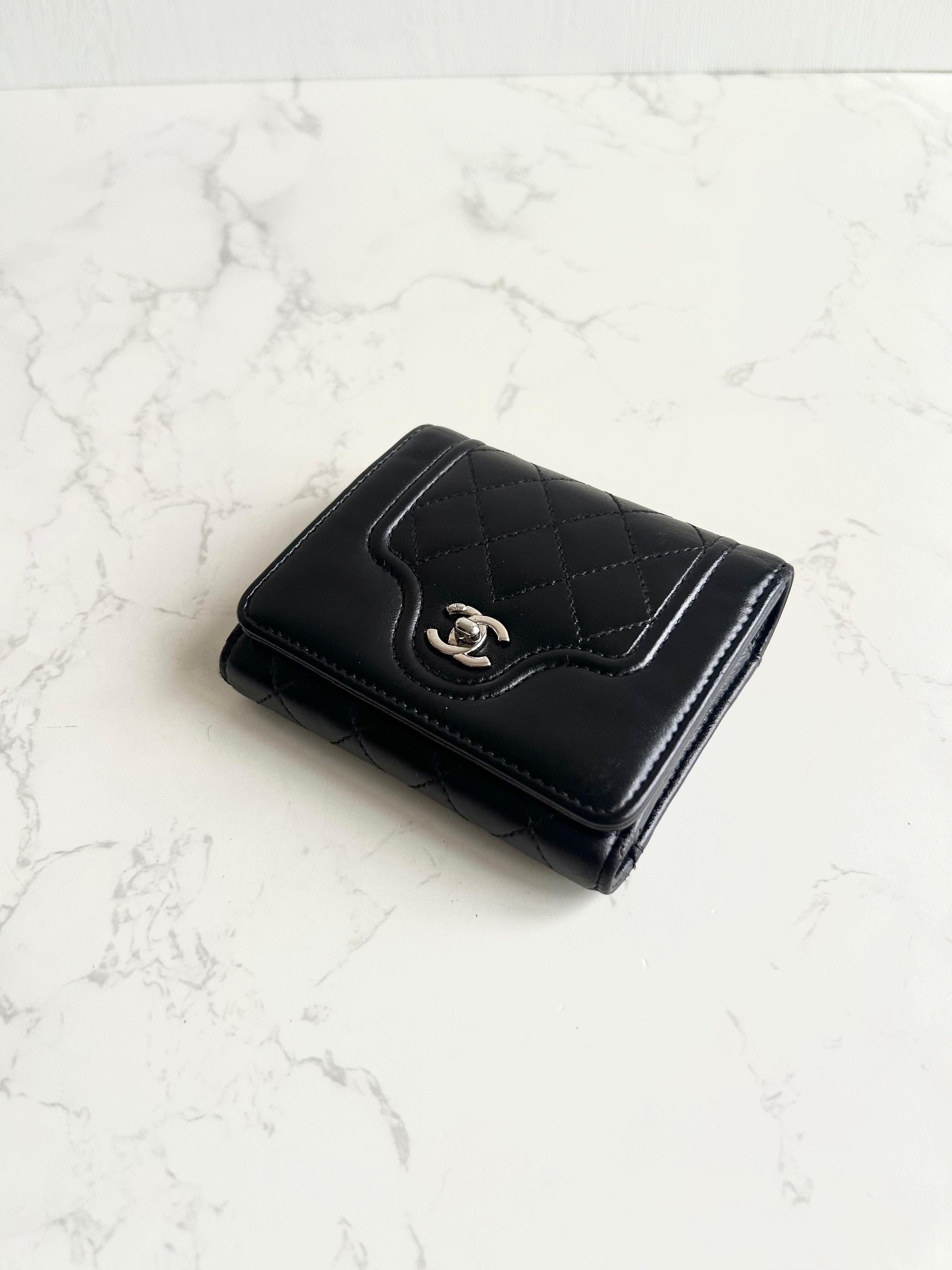 Chanel 黑色Matelasse銀扣皮革短夾 錢包 皮夾