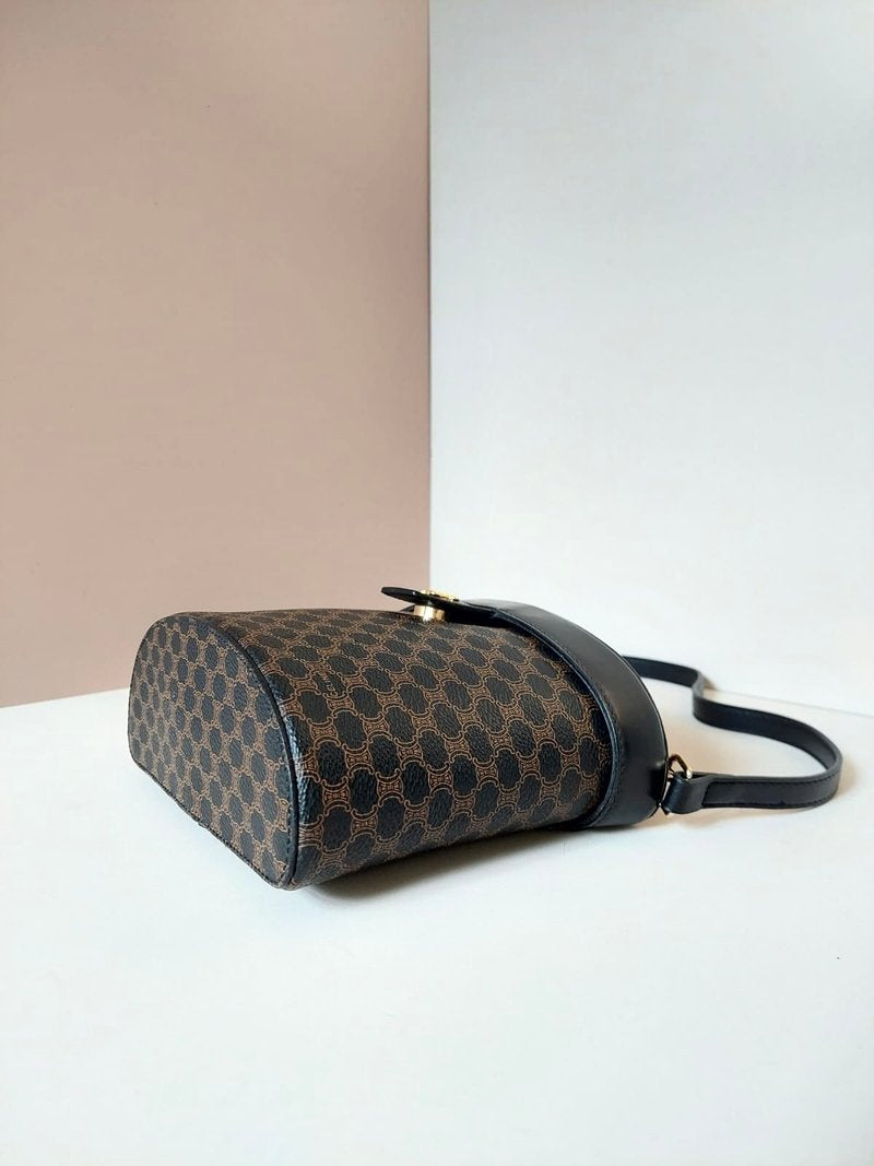 CELINE rare black old flower gold Arc de Triomphe Vanity box / side bag / oblique bag