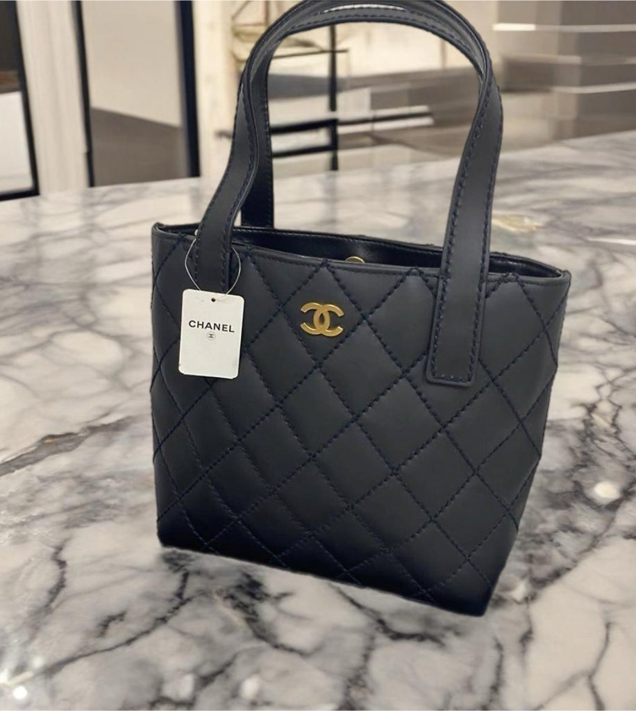 （未使用保存品）CHANEL Vivian黑色金標外縫皮革包/小托特包/側背包