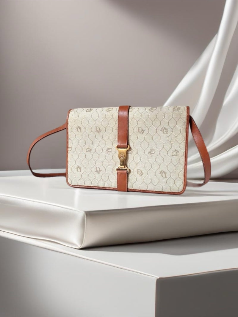 CHRISTIAN DIOR Earth Milk Tea Color Honeycomb Old Pattern Shoulder Bag / Side Bag
